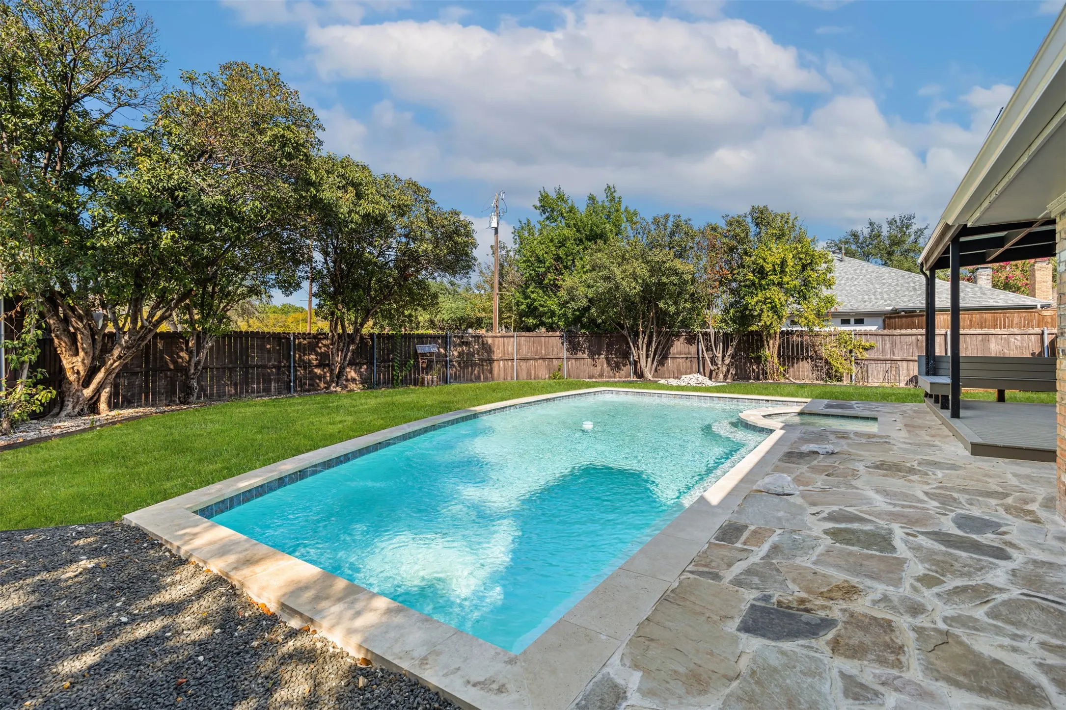 Single Family Residence For Sale in Dallas County , 14826 Sopras Circle, Addison, Texas 75001, 3 Bedroom, 3 Bathroom, 2 Garage spaces, 1,894 Sqft, built in 1981, mls#21383655, Real Estate Agent in Addison, Homes For Sale in Dallas county, Homes For Sale in Addison, Realtor in Addison Texas, Real Estate Brokerage Independent Realty Texas, Luminita Cordes Realtor