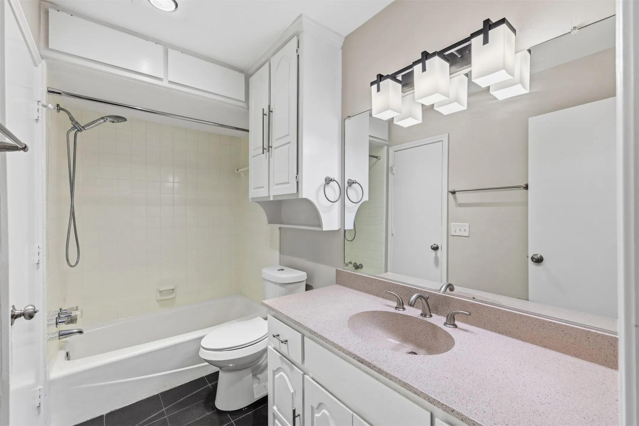 Single Family Residence For Sale in Dallas County , 14826 Sopras Circle, Addison, Texas 75001, 3 Bedroom, 3 Bathroom, 2 Garage spaces, 1,894 Sqft, built in 1981, mls#21383655, Real Estate Agent in Addison, Homes For Sale in Dallas county, Homes For Sale in Addison, Realtor in Addison Texas, Real Estate Brokerage Independent Realty Texas, Luminita Cordes Realtor