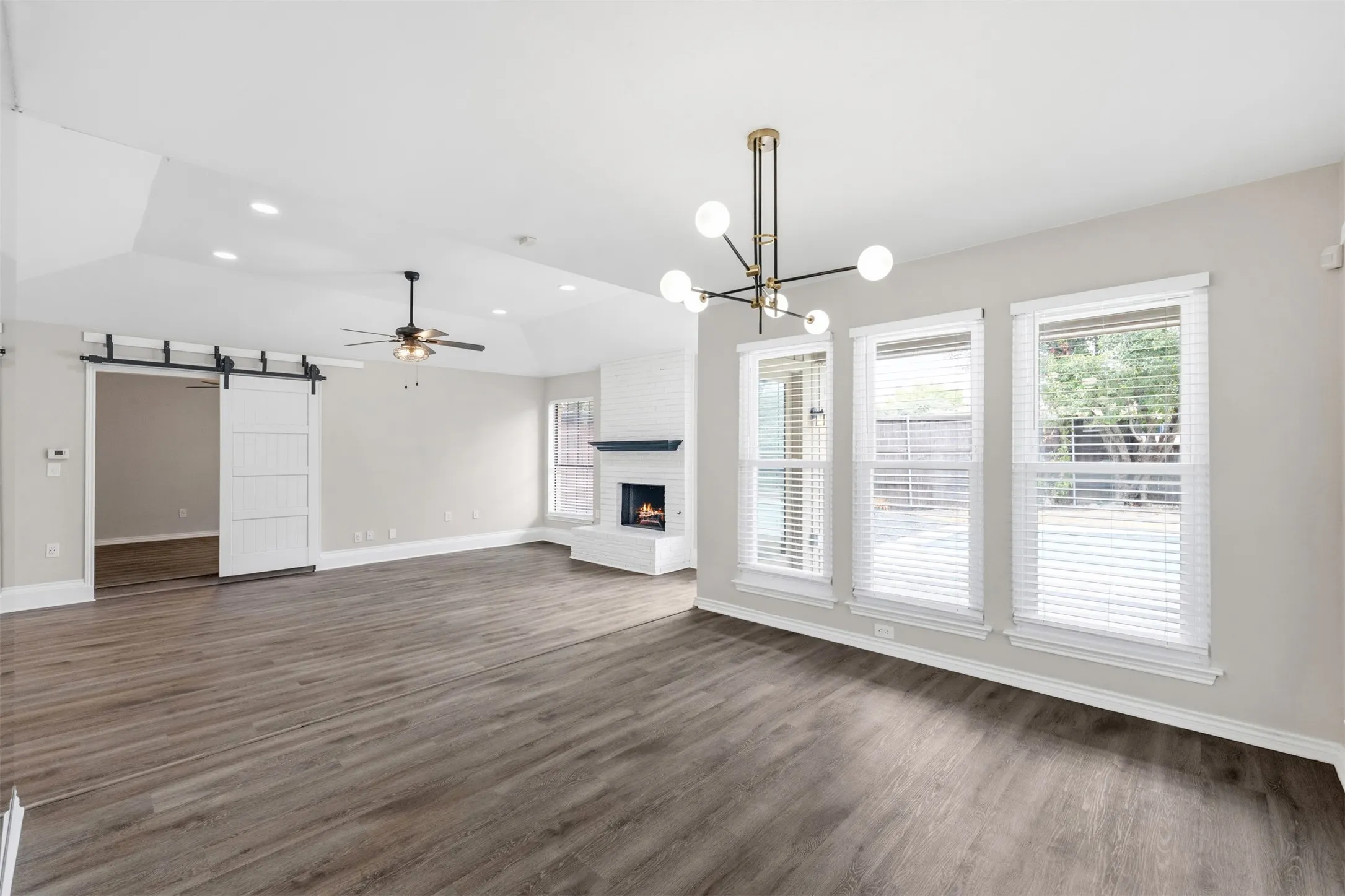 Single Family Residence For Sale in Dallas County , 14826 Sopras Circle, Addison, Texas 75001, 3 Bedroom, 3 Bathroom, 2 Garage spaces, 1,894 Sqft, built in 1981, mls#21383655, Real Estate Agent in Addison, Homes For Sale in Dallas county, Homes For Sale in Addison, Realtor in Addison Texas, Real Estate Brokerage Independent Realty Texas, Luminita Cordes Realtor