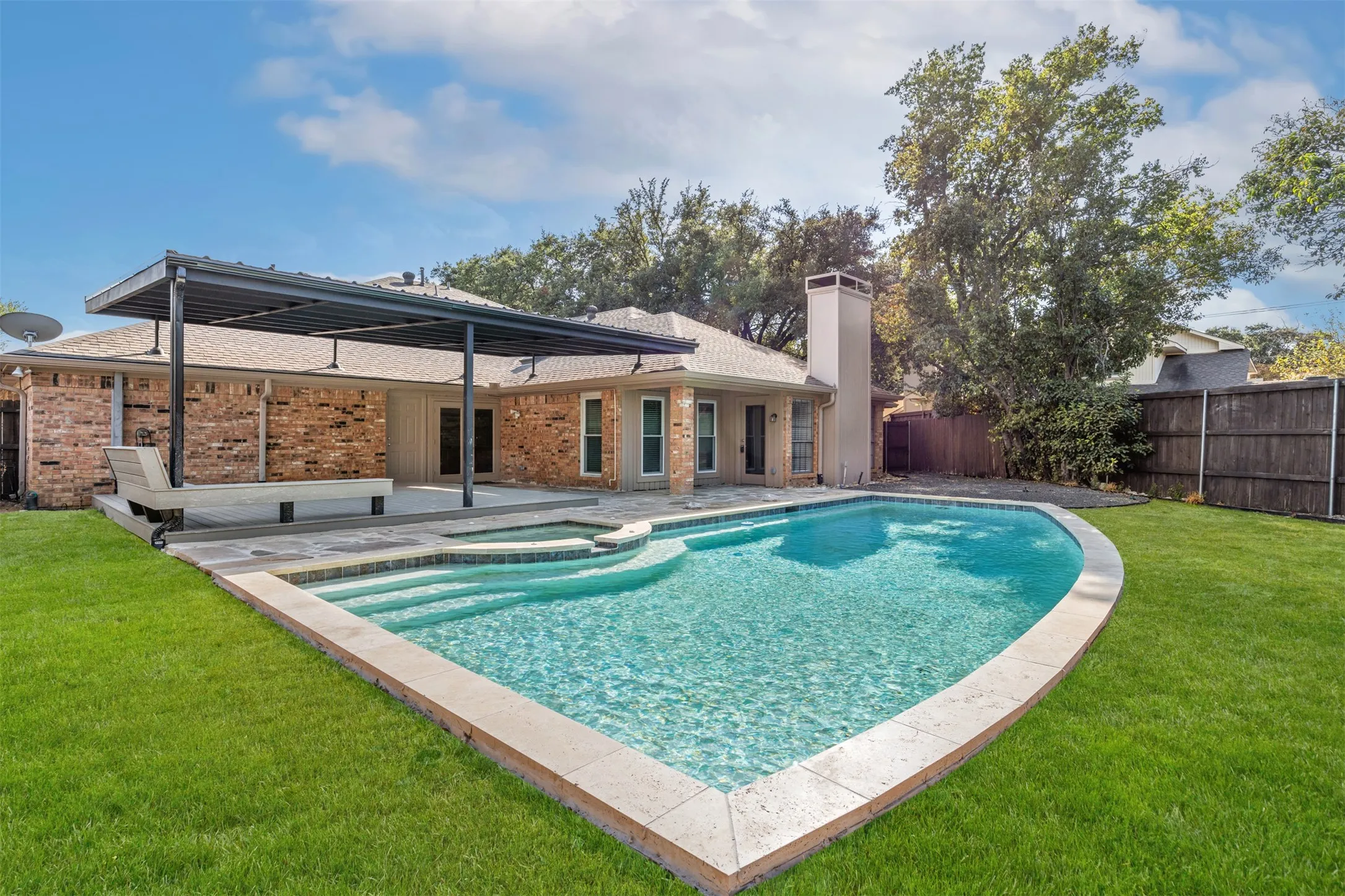 Single Family Residence For Sale in Dallas County , 14826 Sopras Circle, Addison, Texas 75001, 3 Bedroom, 3 Bathroom, 2 Garage spaces, 1,894 Sqft, built in 1981, mls#21383655, Real Estate Agent in Addison, Homes For Sale in Dallas county, Homes For Sale in Addison, Realtor in Addison Texas, Real Estate Brokerage Independent Realty Texas, Luminita Cordes Realtor