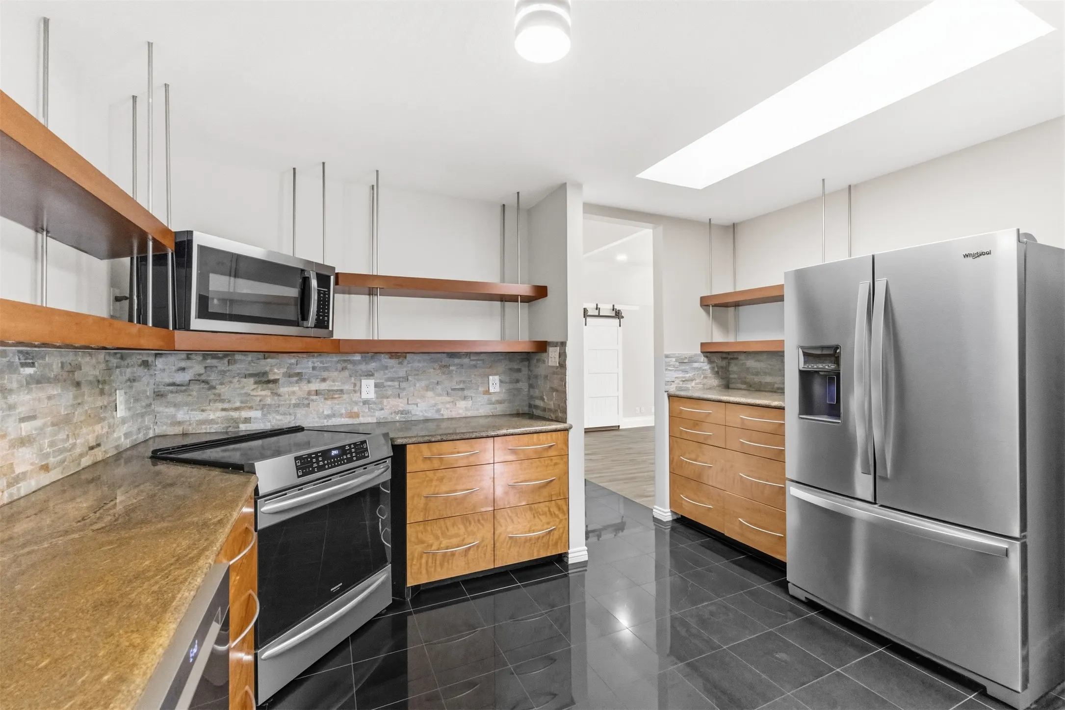 Single Family Residence For Sale in Dallas County , 14826 Sopras Circle, Addison, Texas 75001, 3 Bedroom, 3 Bathroom, 2 Garage spaces, 1,894 Sqft, built in 1981, mls#21383655, Real Estate Agent in Addison, Homes For Sale in Dallas county, Homes For Sale in Addison, Realtor in Addison Texas, Real Estate Brokerage Independent Realty Texas, Luminita Cordes Realtor