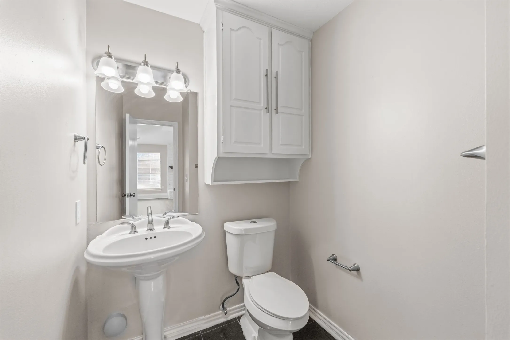 Single Family Residence For Sale in Dallas County , 14826 Sopras Circle, Addison, Texas 75001, 3 Bedroom, 3 Bathroom, 2 Garage spaces, 1,894 Sqft, built in 1981, mls#21383655, Real Estate Agent in Addison, Homes For Sale in Dallas county, Homes For Sale in Addison, Realtor in Addison Texas, Real Estate Brokerage Independent Realty Texas, Luminita Cordes Realtor