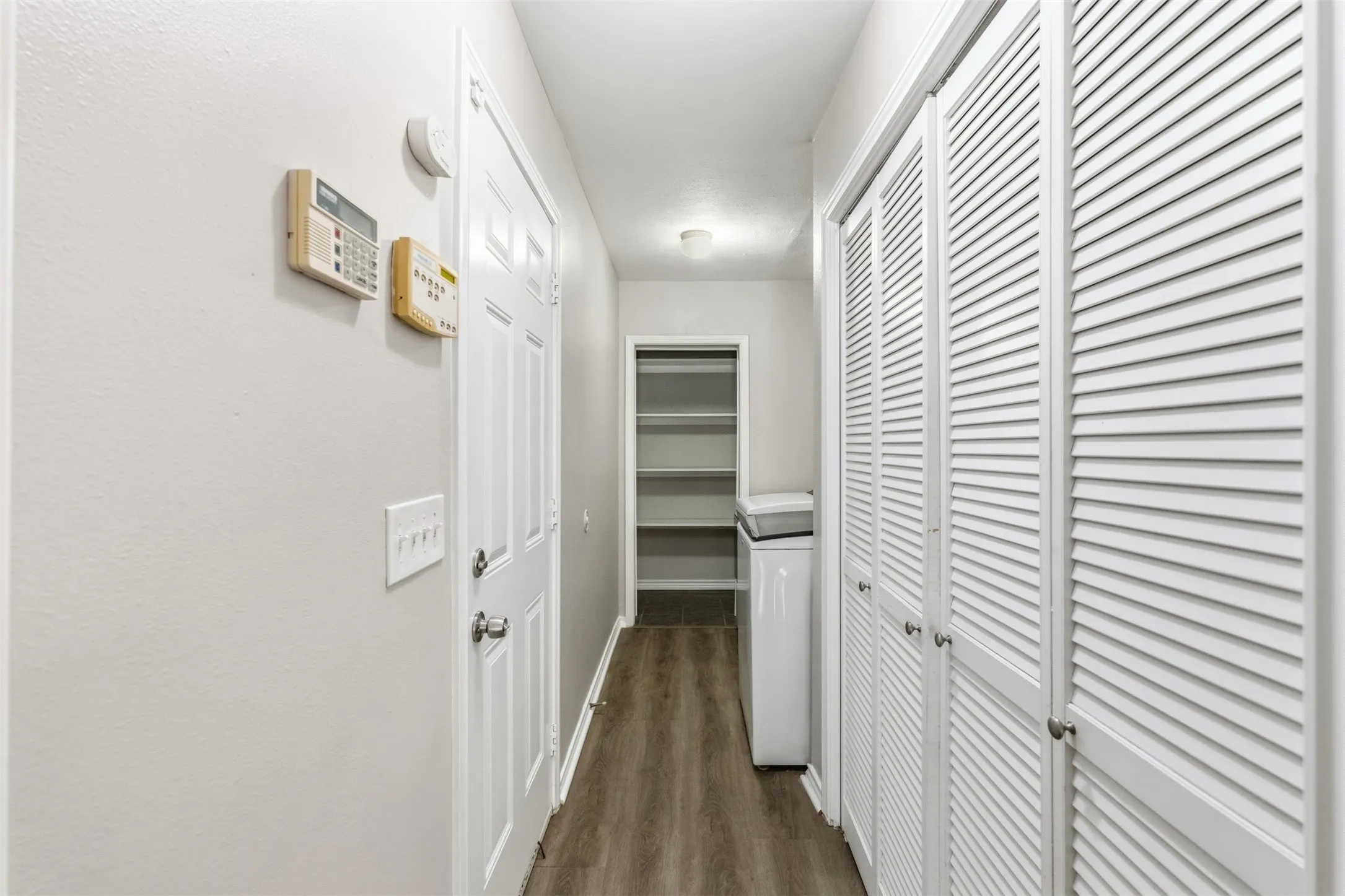 Single Family Residence For Sale in Dallas County , 14826 Sopras Circle, Addison, Texas 75001, 3 Bedroom, 3 Bathroom, 2 Garage spaces, 1,894 Sqft, built in 1981, mls#21383655, Real Estate Agent in Addison, Homes For Sale in Dallas county, Homes For Sale in Addison, Realtor in Addison Texas, Real Estate Brokerage Independent Realty Texas, Luminita Cordes Realtor