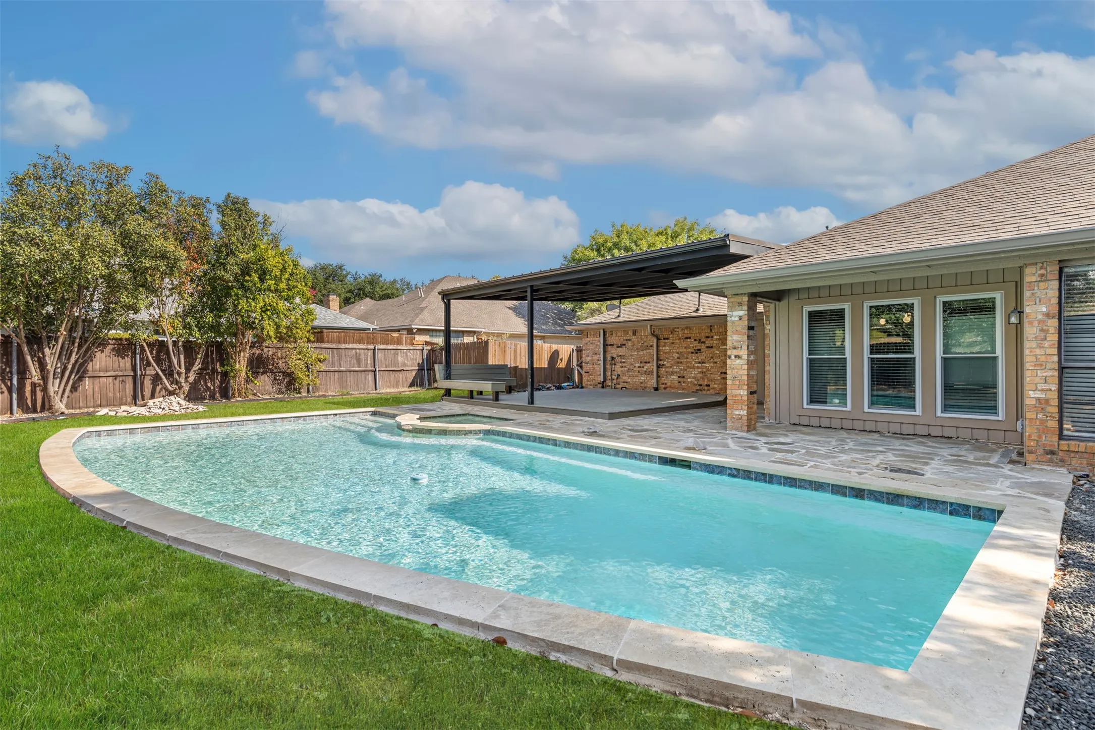 Single Family Residence For Sale in Dallas County , 14826 Sopras Circle, Addison, Texas 75001, 3 Bedroom, 3 Bathroom, 2 Garage spaces, 1,894 Sqft, built in 1981, mls#21383655, Real Estate Agent in Addison, Homes For Sale in Dallas county, Homes For Sale in Addison, Realtor in Addison Texas, Real Estate Brokerage Independent Realty Texas, Luminita Cordes Realtor