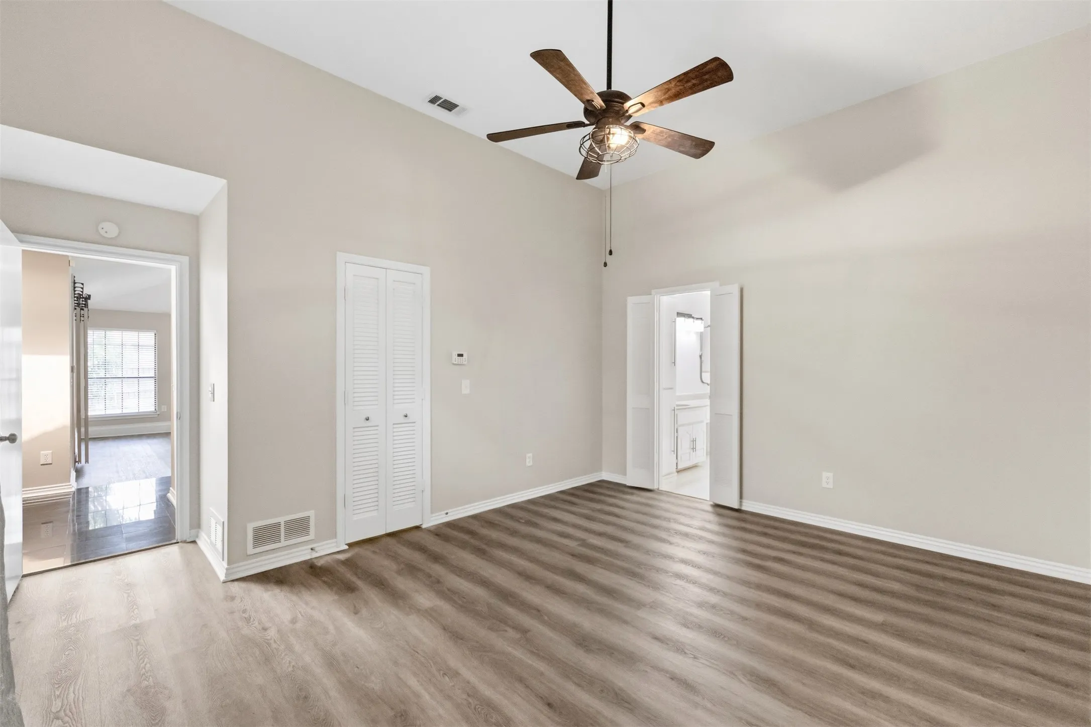 Single Family Residence For Sale in Dallas County , 14826 Sopras Circle, Addison, Texas 75001, 3 Bedroom, 3 Bathroom, 2 Garage spaces, 1,894 Sqft, built in 1981, mls#21383655, Real Estate Agent in Addison, Homes For Sale in Dallas county, Homes For Sale in Addison, Realtor in Addison Texas, Real Estate Brokerage Independent Realty Texas, Luminita Cordes Realtor