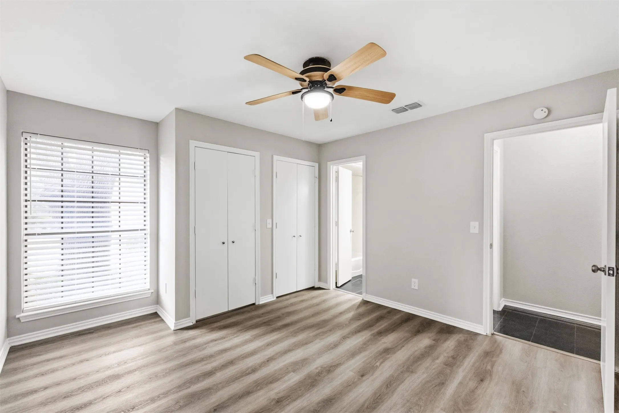 Single Family Residence For Sale in Dallas County , 14826 Sopras Circle, Addison, Texas 75001, 3 Bedroom, 3 Bathroom, 2 Garage spaces, 1,894 Sqft, built in 1981, mls#21383655, Real Estate Agent in Addison, Homes For Sale in Dallas county, Homes For Sale in Addison, Realtor in Addison Texas, Real Estate Brokerage Independent Realty Texas, Luminita Cordes Realtor