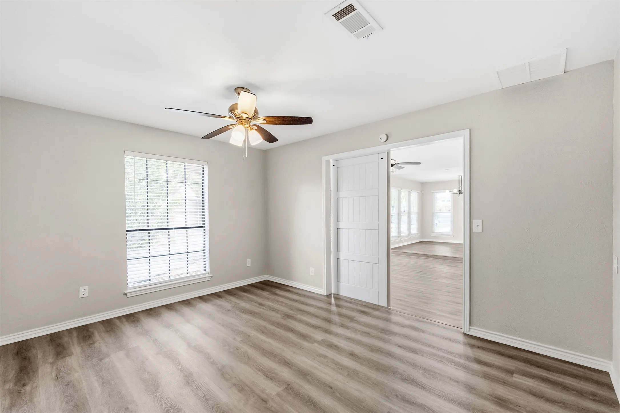 Single Family Residence For Sale in Dallas County , 14826 Sopras Circle, Addison, Texas 75001, 3 Bedroom, 3 Bathroom, 2 Garage spaces, 1,894 Sqft, built in 1981, mls#21383655, Real Estate Agent in Addison, Homes For Sale in Dallas county, Homes For Sale in Addison, Realtor in Addison Texas, Real Estate Brokerage Independent Realty Texas, Luminita Cordes Realtor