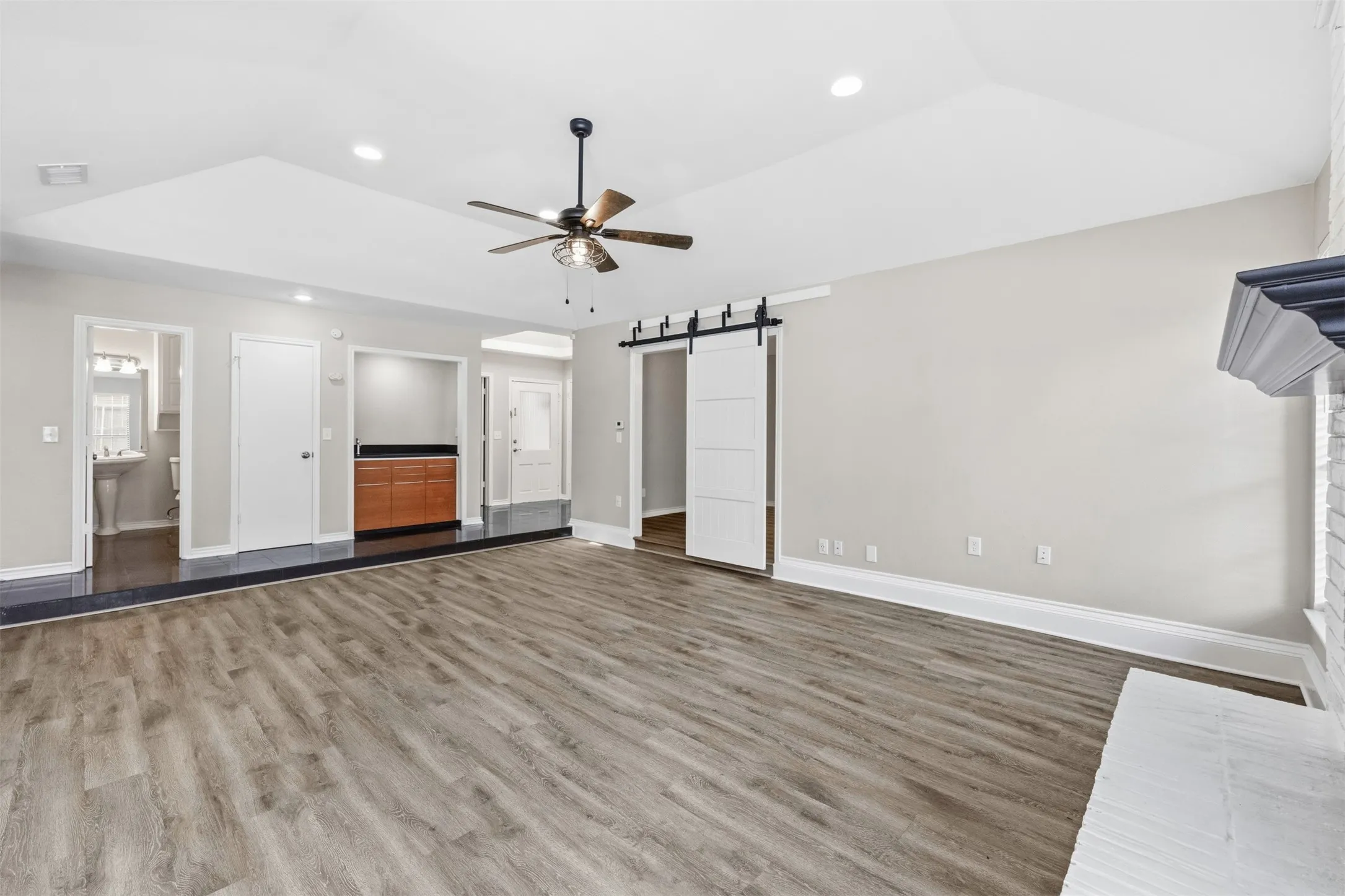 Single Family Residence For Sale in Dallas County , 14826 Sopras Circle, Addison, Texas 75001, 3 Bedroom, 3 Bathroom, 2 Garage spaces, 1,894 Sqft, built in 1981, mls#21383655, Real Estate Agent in Addison, Homes For Sale in Dallas county, Homes For Sale in Addison, Realtor in Addison Texas, Real Estate Brokerage Independent Realty Texas, Luminita Cordes Realtor