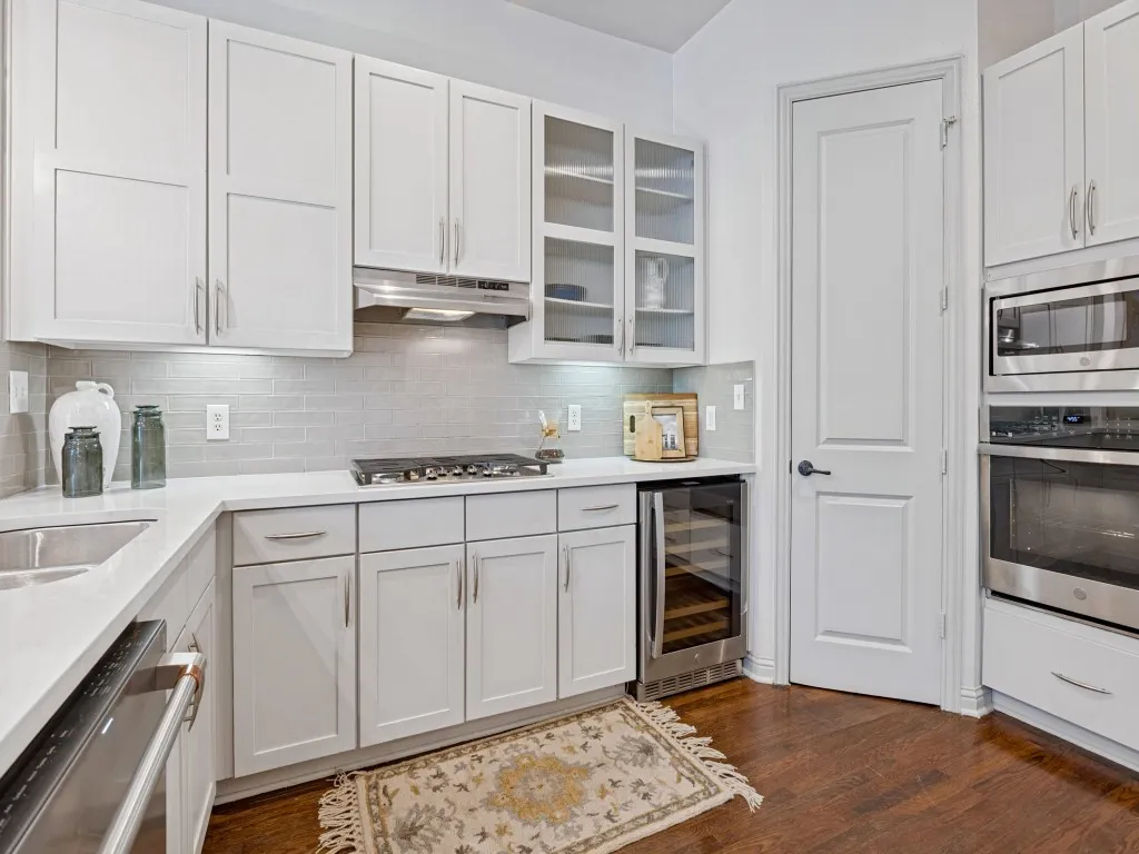 Built in wine fridge and new appliances
