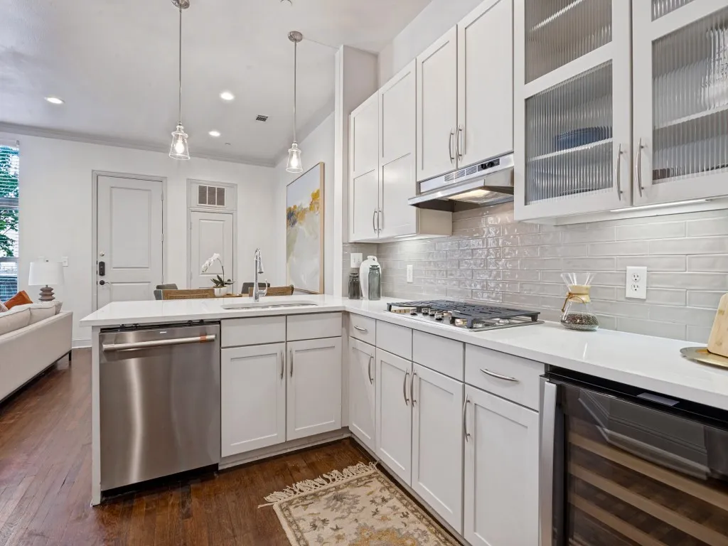Built in wine fridge and new appliances