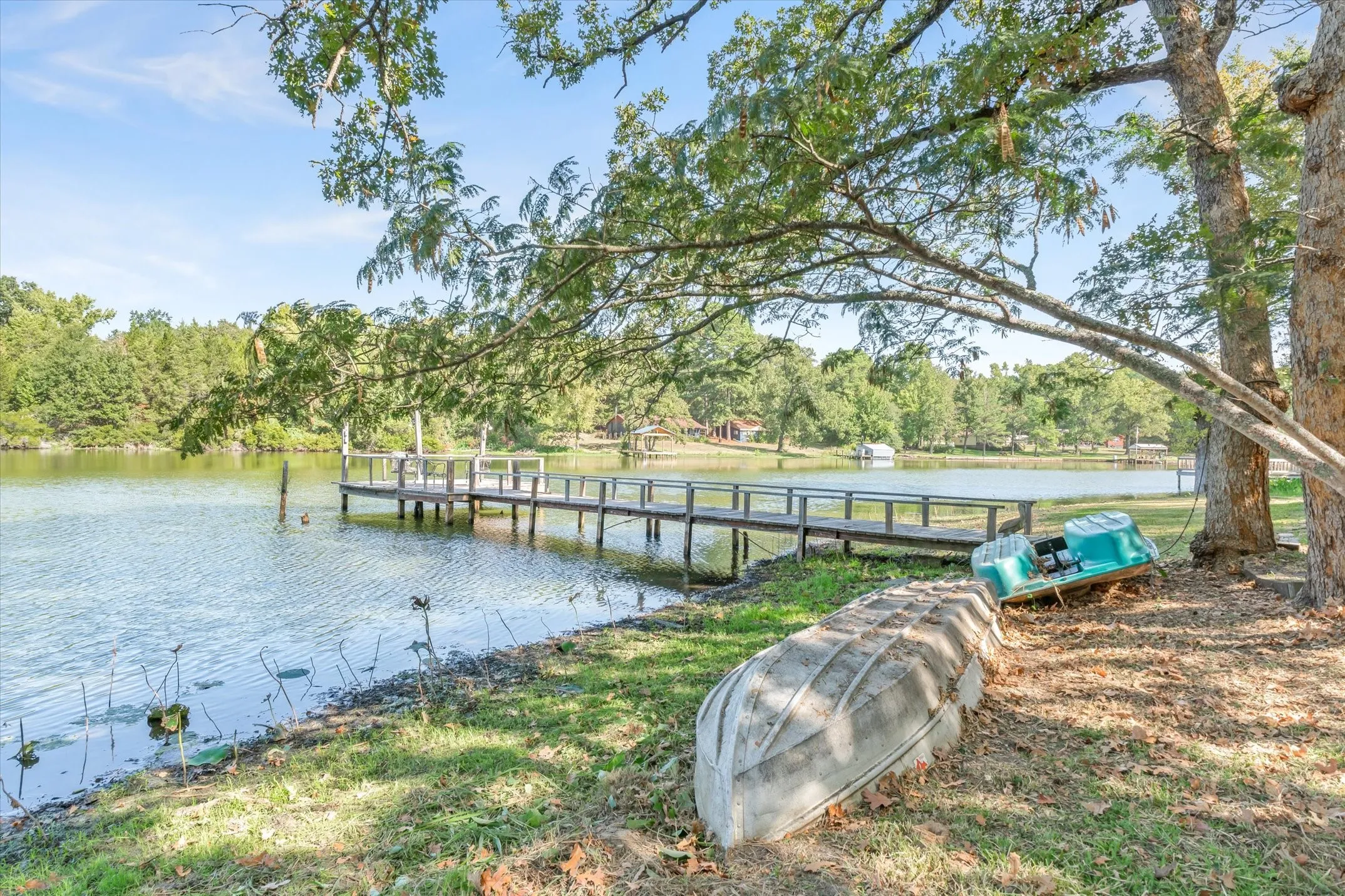 Single Family Residence For Sale in Van Zandt County , 200 Pvt Rd 8134, Canton, Texas 75103, 1 Bedroom, 1 Bathroom, Garage spaces, 672 Sqft, built in 1965, mls#21396122, Real Estate Agent in Canton, Homes For Sale in Van Zandt county, Homes For Sale in Canton, Realtor in Canton Texas, Real Estate Brokerage Independent Realty Texas, Luminita Cordes Realtor