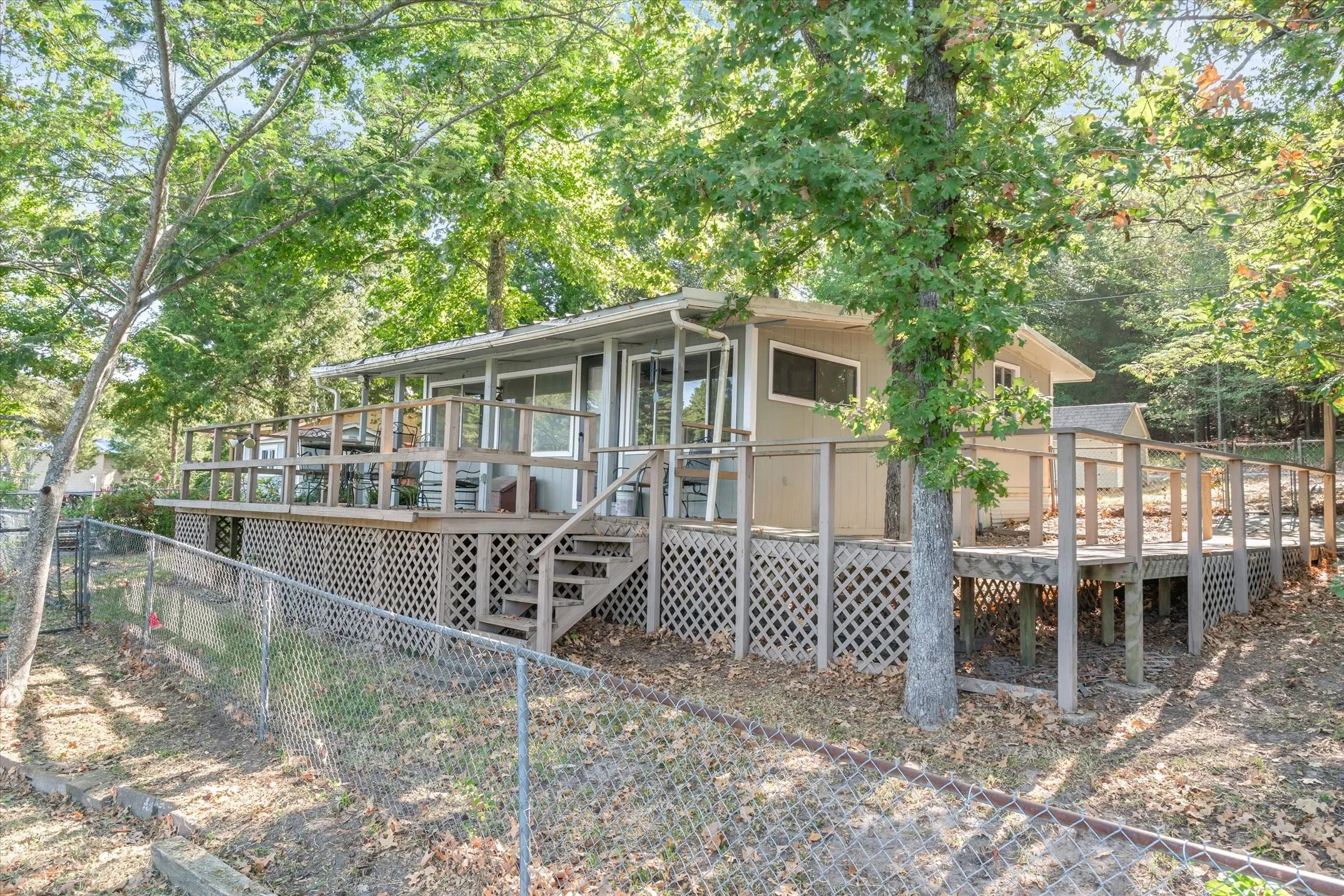 Single Family Residence For Sale in Van Zandt County , 200 Pvt Rd 8134, Canton, Texas 75103, 1 Bedroom, 1 Bathroom, Garage spaces, 672 Sqft, built in 1965, mls#21396122, Real Estate Agent in Canton, Homes For Sale in Van Zandt county, Homes For Sale in Canton, Realtor in Canton Texas, Real Estate Brokerage Independent Realty Texas, Luminita Cordes Realtor