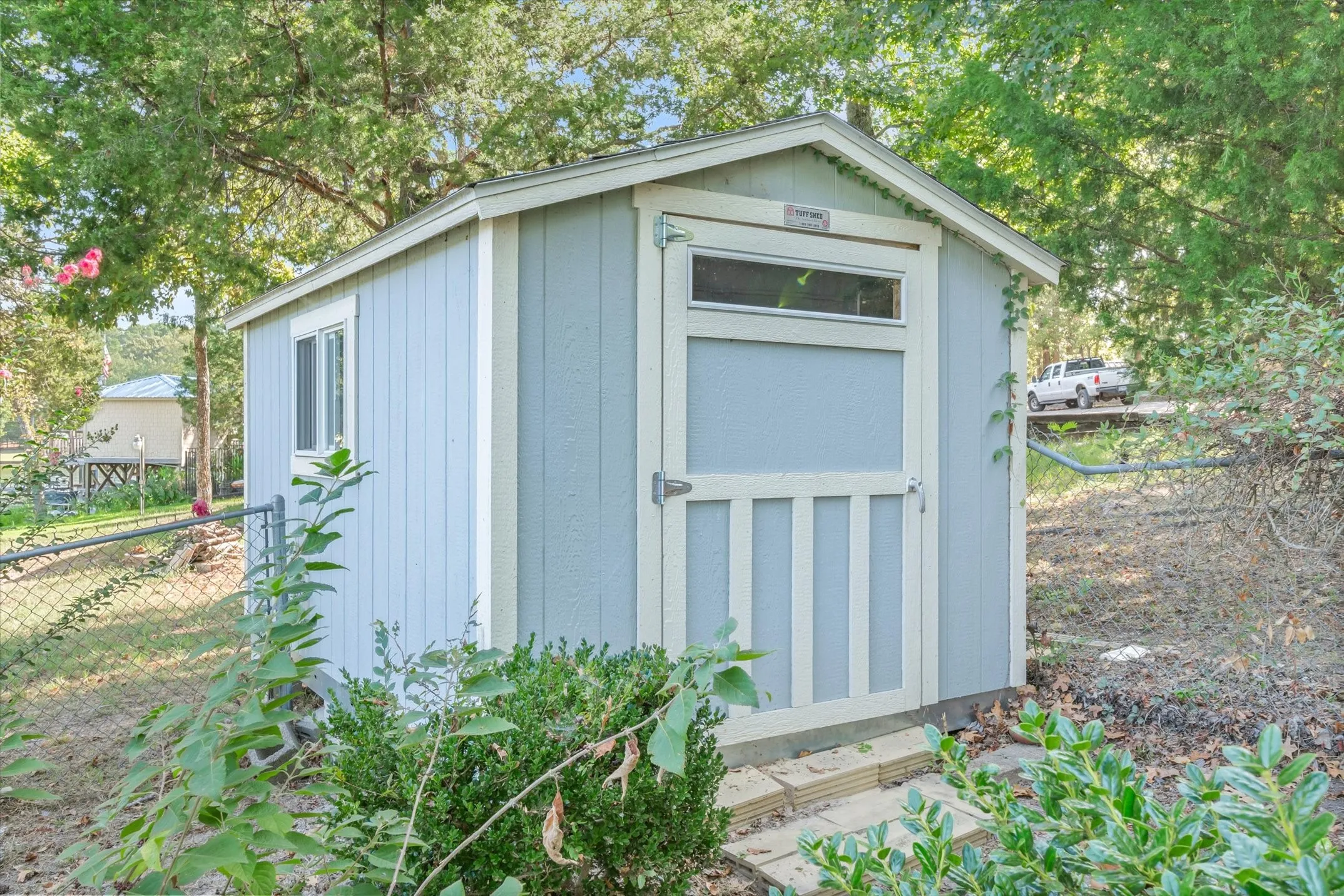 Single Family Residence For Sale in Van Zandt County , 200 Pvt Rd 8134, Canton, Texas 75103, 1 Bedroom, 1 Bathroom, Garage spaces, 672 Sqft, built in 1965, mls#21396122, Real Estate Agent in Canton, Homes For Sale in Van Zandt county, Homes For Sale in Canton, Realtor in Canton Texas, Real Estate Brokerage Independent Realty Texas, Luminita Cordes Realtor