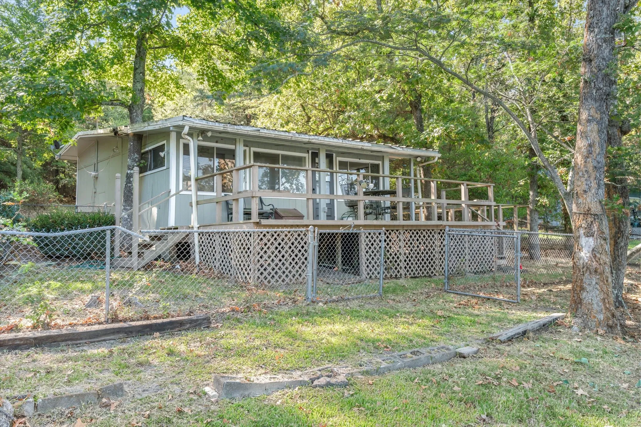 Single Family Residence For Sale in Van Zandt County , 200 Pvt Rd 8134, Canton, Texas 75103, 1 Bedroom, 1 Bathroom, Garage spaces, 672 Sqft, built in 1965, mls#21396122, Real Estate Agent in Canton, Homes For Sale in Van Zandt county, Homes For Sale in Canton, Realtor in Canton Texas, Real Estate Brokerage Independent Realty Texas, Luminita Cordes Realtor
