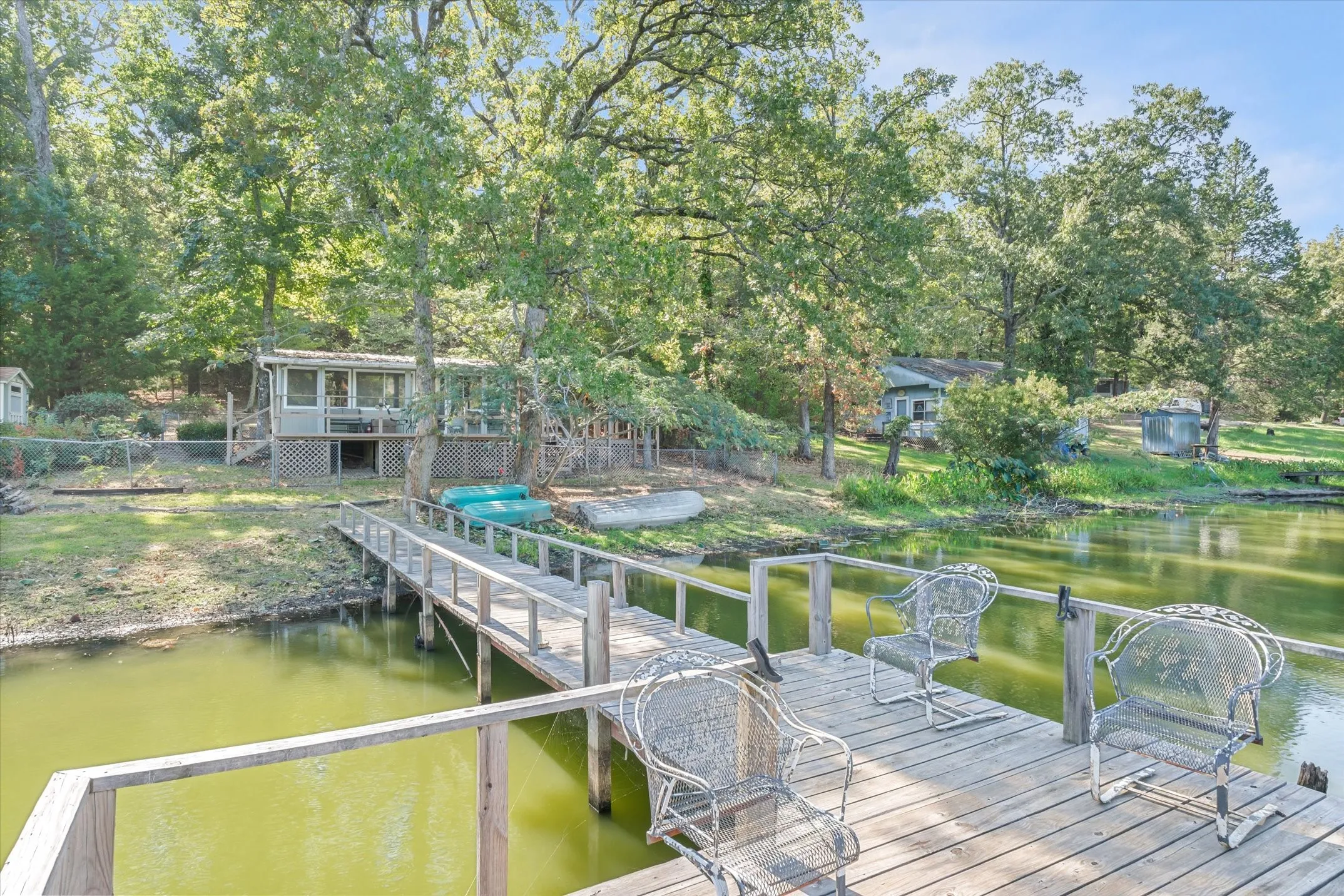 Single Family Residence For Sale in Van Zandt County , 200 Pvt Rd 8134, Canton, Texas 75103, 1 Bedroom, 1 Bathroom, Garage spaces, 672 Sqft, built in 1965, mls#21396122, Real Estate Agent in Canton, Homes For Sale in Van Zandt county, Homes For Sale in Canton, Realtor in Canton Texas, Real Estate Brokerage Independent Realty Texas, Luminita Cordes Realtor
