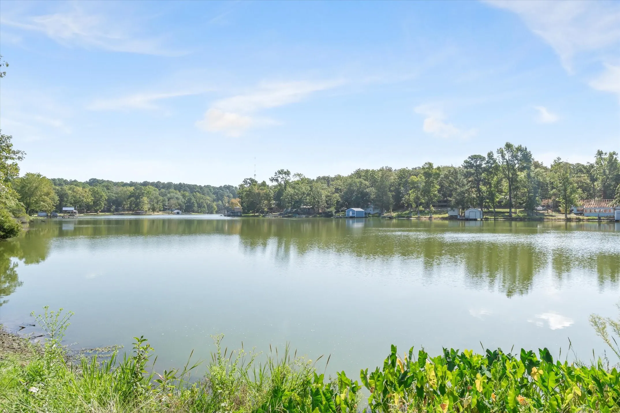 Single Family Residence For Sale in Van Zandt County , 200 Pvt Rd 8134, Canton, Texas 75103, 1 Bedroom, 1 Bathroom, Garage spaces, 672 Sqft, built in 1965, mls#21396122, Real Estate Agent in Canton, Homes For Sale in Van Zandt county, Homes For Sale in Canton, Realtor in Canton Texas, Real Estate Brokerage Independent Realty Texas, Luminita Cordes Realtor