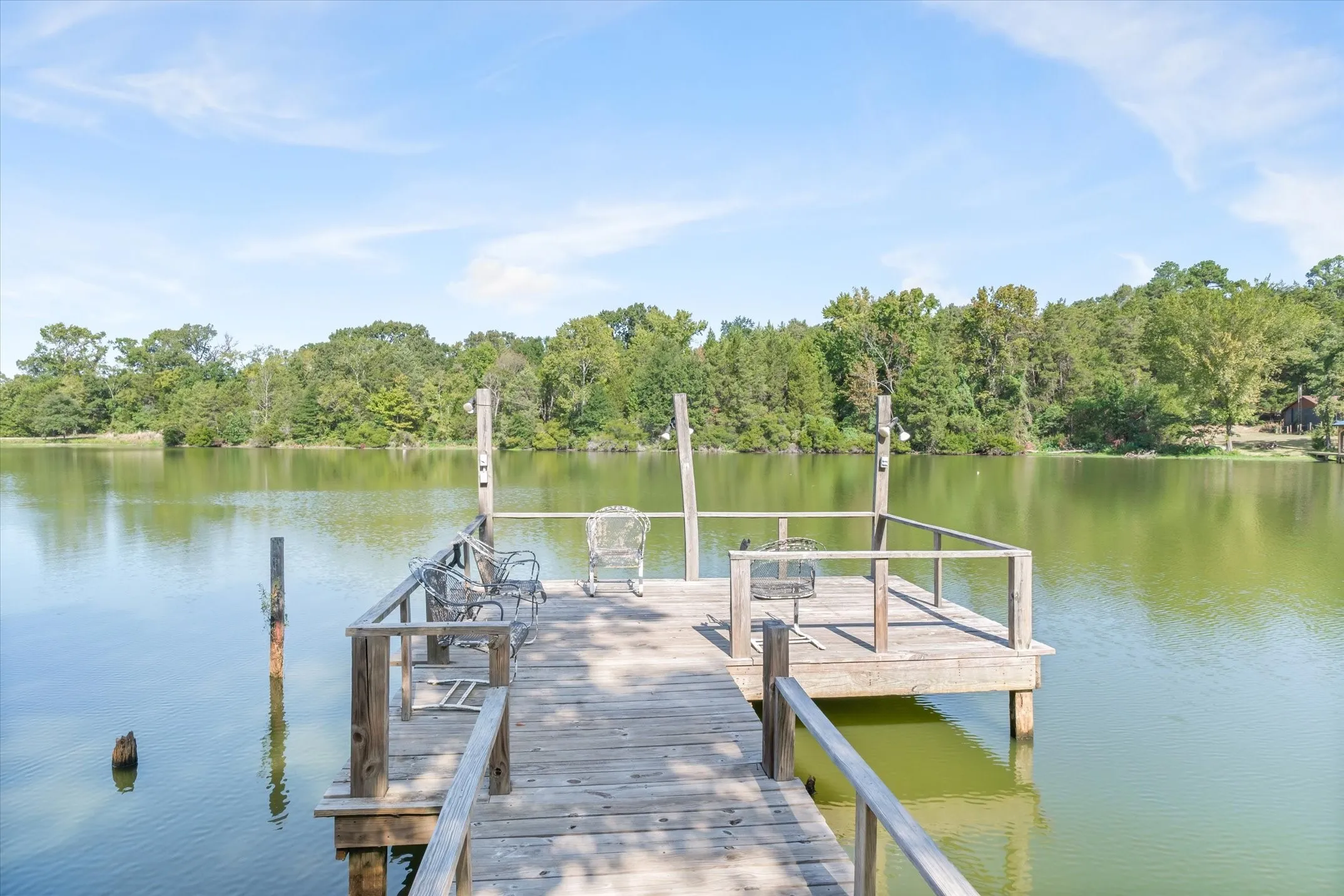 Single Family Residence For Sale in Van Zandt County , 200 Pvt Rd 8134, Canton, Texas 75103, 1 Bedroom, 1 Bathroom, Garage spaces, 672 Sqft, built in 1965, mls#21396122, Real Estate Agent in Canton, Homes For Sale in Van Zandt county, Homes For Sale in Canton, Realtor in Canton Texas, Real Estate Brokerage Independent Realty Texas, Luminita Cordes Realtor