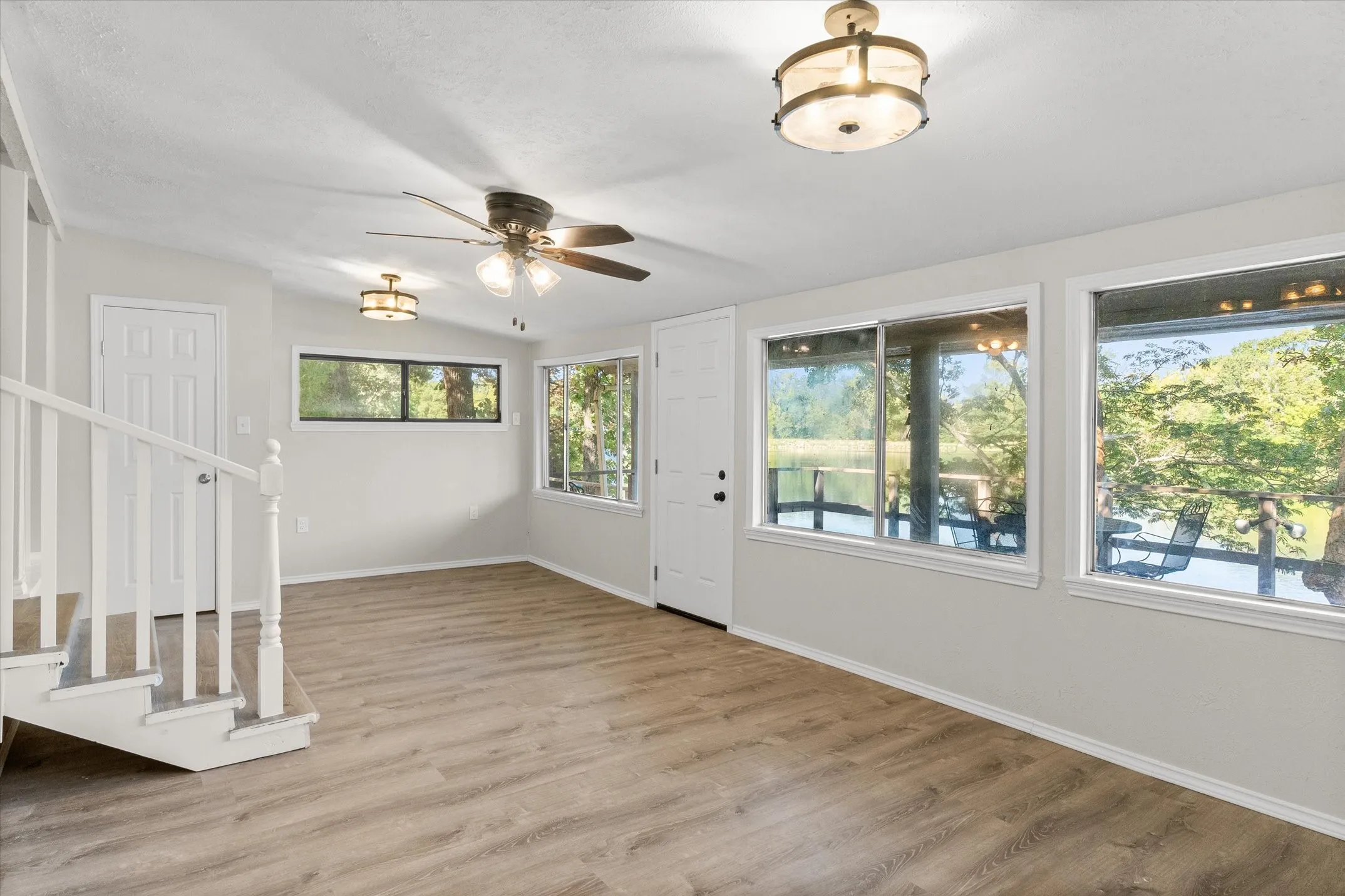 Single Family Residence For Sale in Van Zandt County , 200 Pvt Rd 8134, Canton, Texas 75103, 1 Bedroom, 1 Bathroom, Garage spaces, 672 Sqft, built in 1965, mls#21396122, Real Estate Agent in Canton, Homes For Sale in Van Zandt county, Homes For Sale in Canton, Realtor in Canton Texas, Real Estate Brokerage Independent Realty Texas, Luminita Cordes Realtor