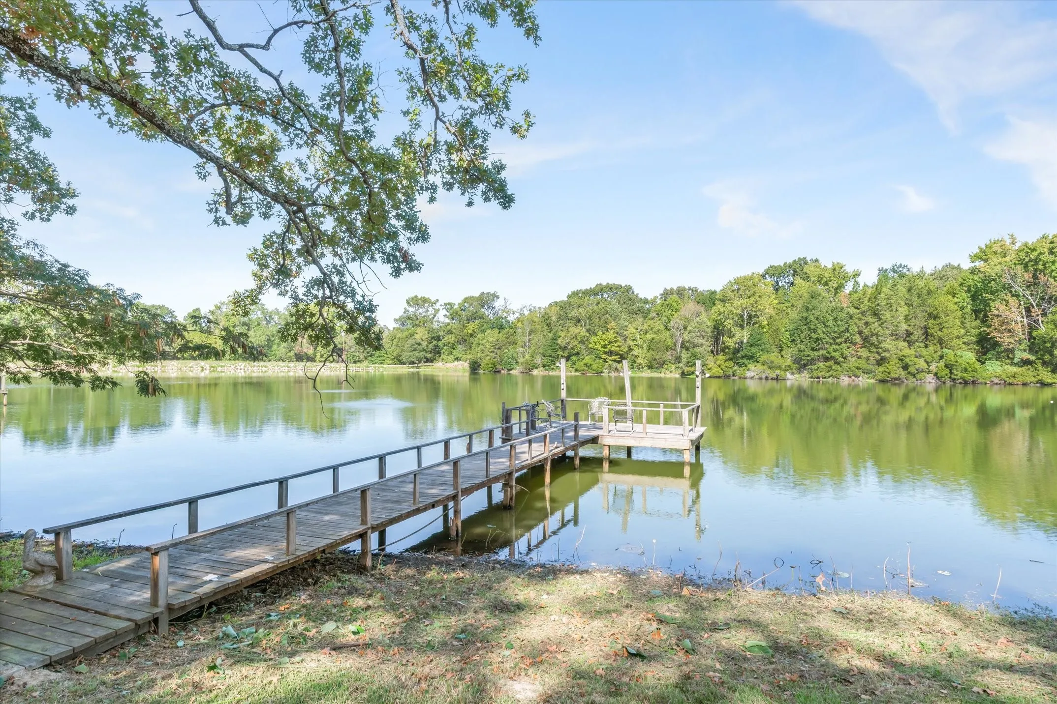 Single Family Residence For Sale in Van Zandt County , 200 Pvt Rd 8134, Canton, Texas 75103, 1 Bedroom, 1 Bathroom, Garage spaces, 672 Sqft, built in 1965, mls#21396122, Real Estate Agent in Canton, Homes For Sale in Van Zandt county, Homes For Sale in Canton, Realtor in Canton Texas, Real Estate Brokerage Independent Realty Texas, Luminita Cordes Realtor