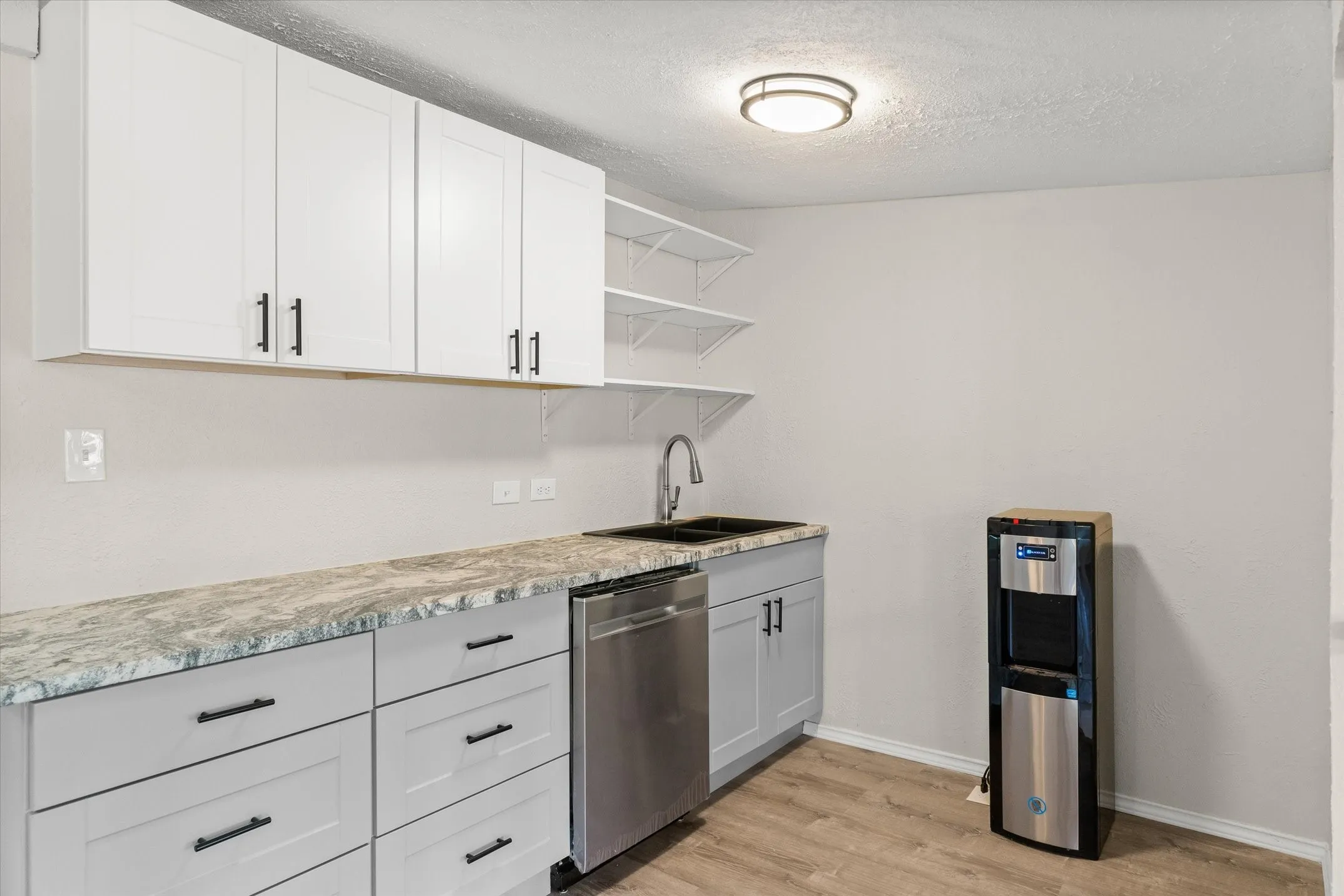 Single Family Residence For Sale in Van Zandt County , 200 Pvt Rd 8134, Canton, Texas 75103, 1 Bedroom, 1 Bathroom, Garage spaces, 672 Sqft, built in 1965, mls#21396122, Real Estate Agent in Canton, Homes For Sale in Van Zandt county, Homes For Sale in Canton, Realtor in Canton Texas, Real Estate Brokerage Independent Realty Texas, Luminita Cordes Realtor
