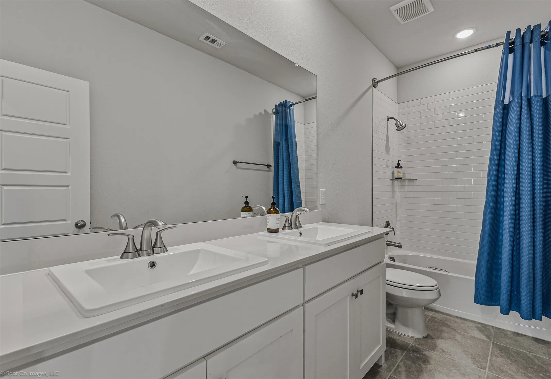 Single Family Residence For Rent in Dallas County , 2209 Sunset Boulevard, Rowlett, Texas 75088, 3 Bedroom, 4 Bathroom, 2 Garage spaces, 3,683 Sqft, built in 2024, mls#21391298, Real Estate Agent in Rowlett, Homes For Rent in Dallas county, Homes For Rent in Rowlett, Realtor in Rowlett Texas, Real Estate Brokerage Independent Realty Texas, Luminita Cordes Realtor