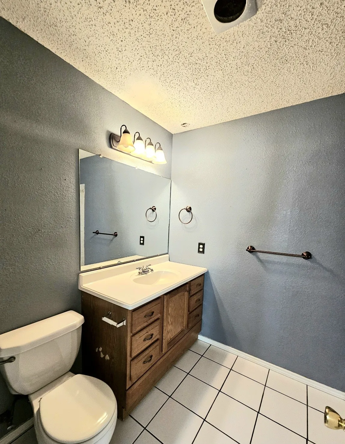 Single Family Residence For Rent in Denton County , 5061 Pemberton Lane, The Colony, Texas 75056, 4 Bedroom, 2 Bathroom, 1 Garage spaces, 1,946 Sqft, built in 1975, mls#21396752, Real Estate Agent in The Colony, Homes For Rent in Denton county, Homes For Rent in The Colony, Realtor in The Colony Texas, Real Estate Brokerage Independent Realty Texas, Luminita Cordes Realtor