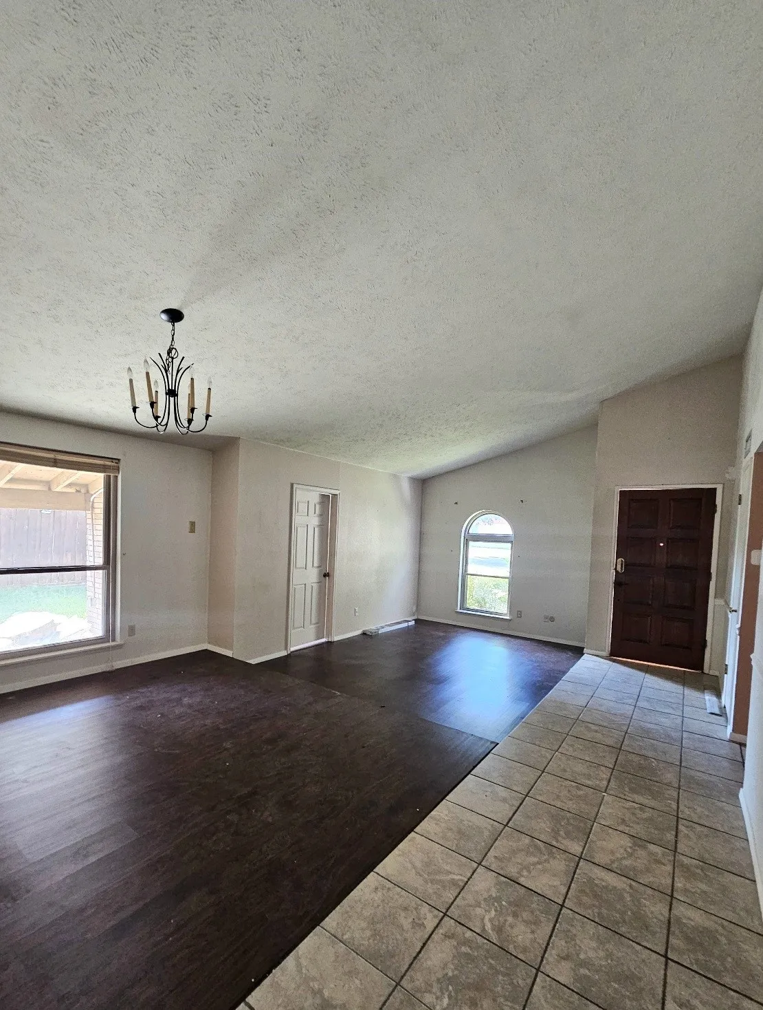 Single Family Residence For Rent in Denton County , 5061 Pemberton Lane, The Colony, Texas 75056, 4 Bedroom, 2 Bathroom, 1 Garage spaces, 1,946 Sqft, built in 1975, mls#21396752, Real Estate Agent in The Colony, Homes For Rent in Denton county, Homes For Rent in The Colony, Realtor in The Colony Texas, Real Estate Brokerage Independent Realty Texas, Luminita Cordes Realtor