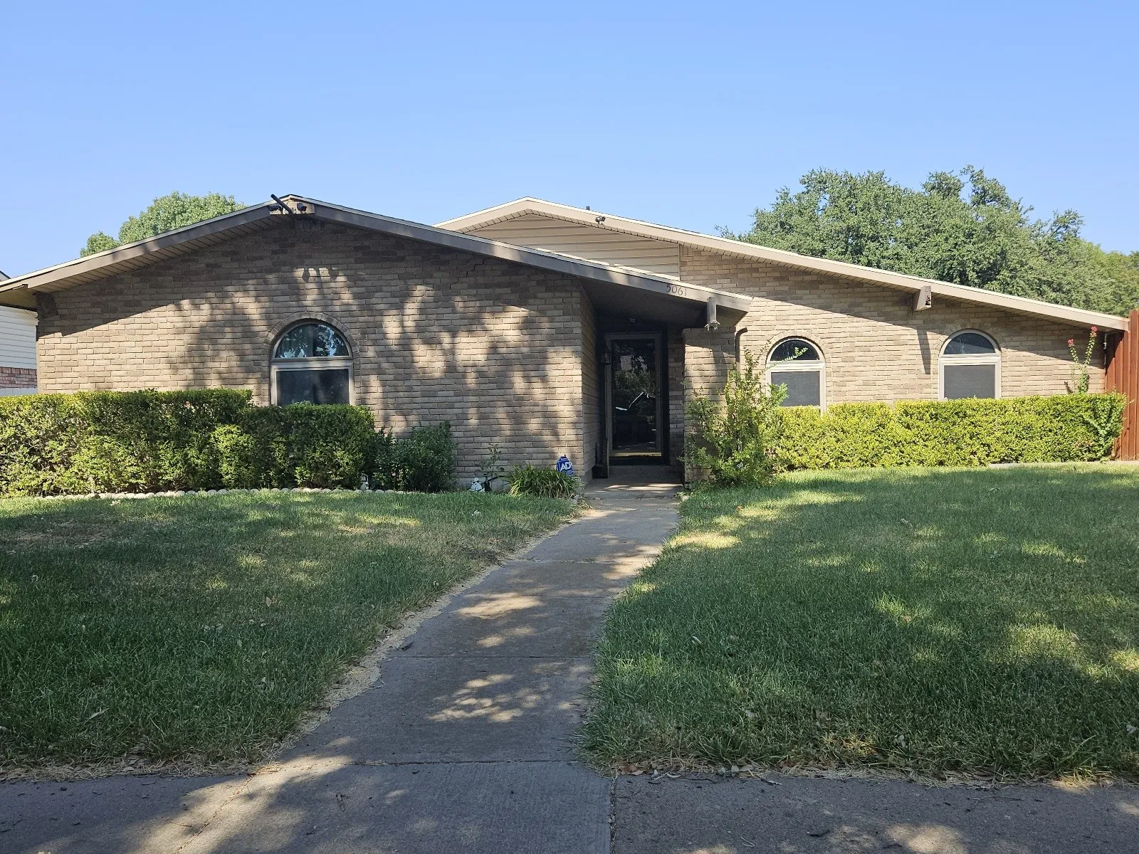 Single Family Residence For Rent in Denton County , 5061 Pemberton Lane, The Colony, Texas 75056, 4 Bedroom, 2 Bathroom, 1 Garage spaces, 1,946 Sqft, built in 1975, mls#21396752, Real Estate Agent in The Colony, Homes For Rent in Denton county, Homes For Rent in The Colony, Realtor in The Colony Texas, Real Estate Brokerage Independent Realty Texas, Luminita Cordes Realtor