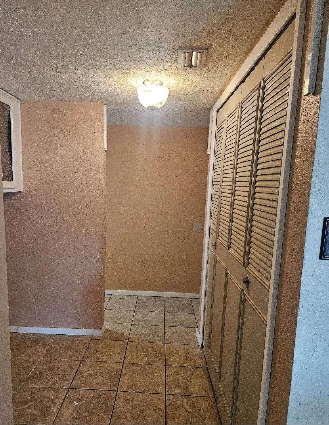 Single Family Residence For Rent in Denton County , 5061 Pemberton Lane, The Colony, Texas 75056, 4 Bedroom, 2 Bathroom, 1 Garage spaces, 1,946 Sqft, built in 1975, mls#21396752, Real Estate Agent in The Colony, Homes For Rent in Denton county, Homes For Rent in The Colony, Realtor in The Colony Texas, Real Estate Brokerage Independent Realty Texas, Luminita Cordes Realtor