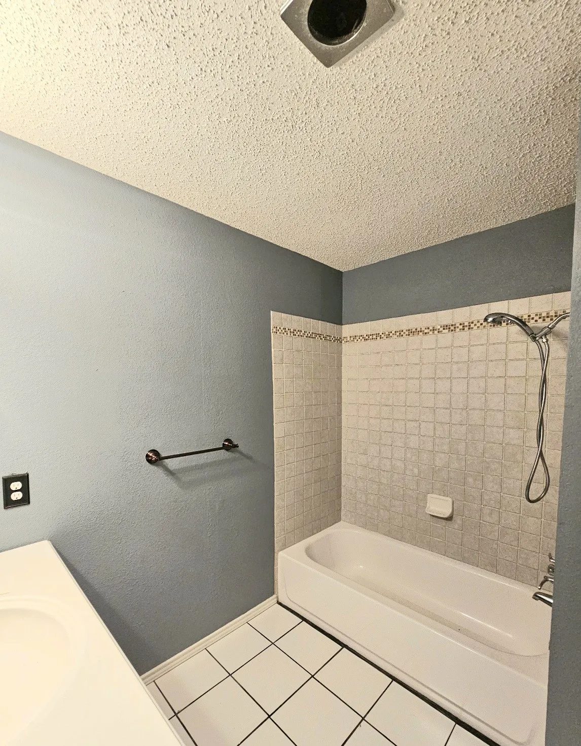 Single Family Residence For Rent in Denton County , 5061 Pemberton Lane, The Colony, Texas 75056, 4 Bedroom, 2 Bathroom, 1 Garage spaces, 1,946 Sqft, built in 1975, mls#21396752, Real Estate Agent in The Colony, Homes For Rent in Denton county, Homes For Rent in The Colony, Realtor in The Colony Texas, Real Estate Brokerage Independent Realty Texas, Luminita Cordes Realtor