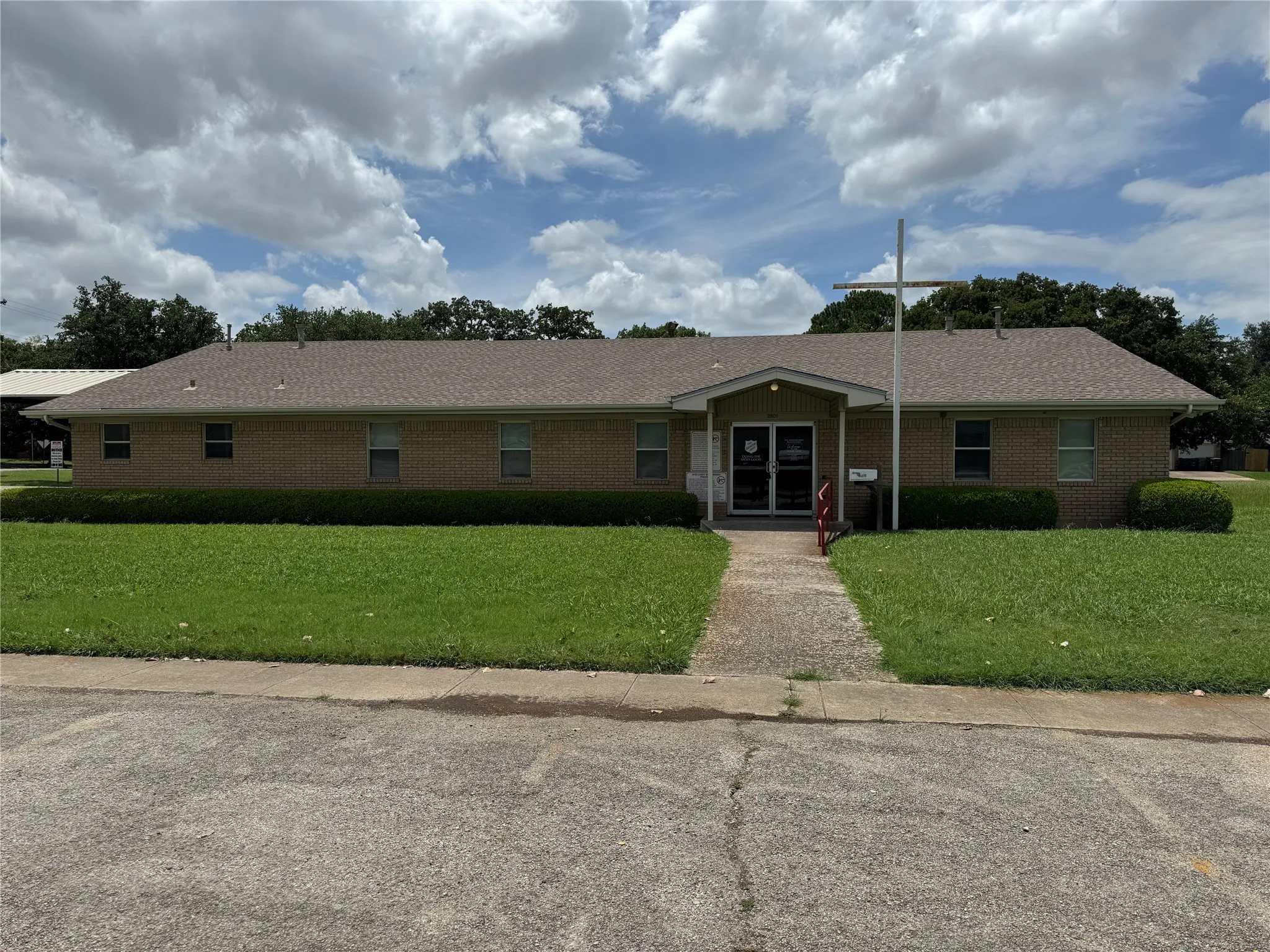 Single Family Residence For Sale in Denton County , 2801 Elm Street, Denton, Texas 76201, 5 Bedroom, 4 Bathroom, Garage spaces, 3,520 Sqft, built in 2008, mls#21396107, Real Estate Agent in Denton, Homes For Sale in Denton county, Homes For Sale in Denton, Realtor in Denton Texas, Real Estate Brokerage Independent Realty Texas, Luminita Cordes Realtor