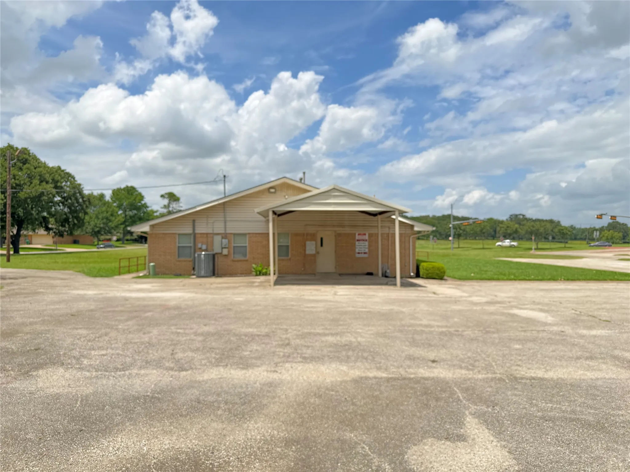 Single Family Residence For Sale in Denton County , 2801 Elm Street, Denton, Texas 76201, 5 Bedroom, 4 Bathroom, Garage spaces, 3,520 Sqft, built in 2008, mls#21396107, Real Estate Agent in Denton, Homes For Sale in Denton county, Homes For Sale in Denton, Realtor in Denton Texas, Real Estate Brokerage Independent Realty Texas, Luminita Cordes Realtor