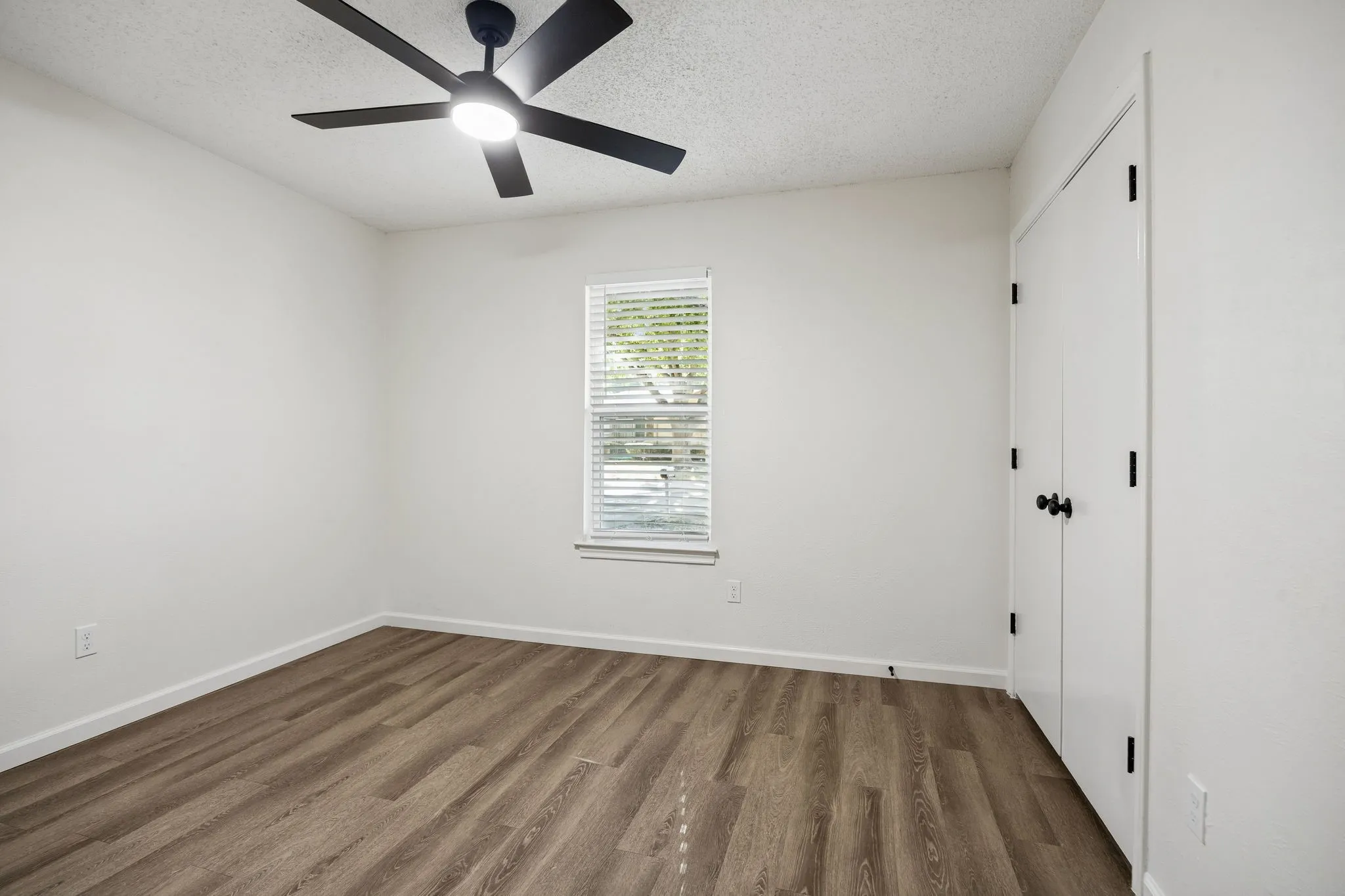 Duplex For Sale in Dallas County , 4733-4735 Berridge Lane, Dallas, Texas 75227, 6 Bedroom, 4 Bathroom, 4 Garage spaces, 0 Sqft, built in 1984, mls#21396749, Real Estate Agent in Dallas, Homes For Sale in Dallas county, Homes For Sale in Dallas, Realtor in Dallas Texas, Real Estate Brokerage Independent Realty Texas, Luminita Cordes Realtor