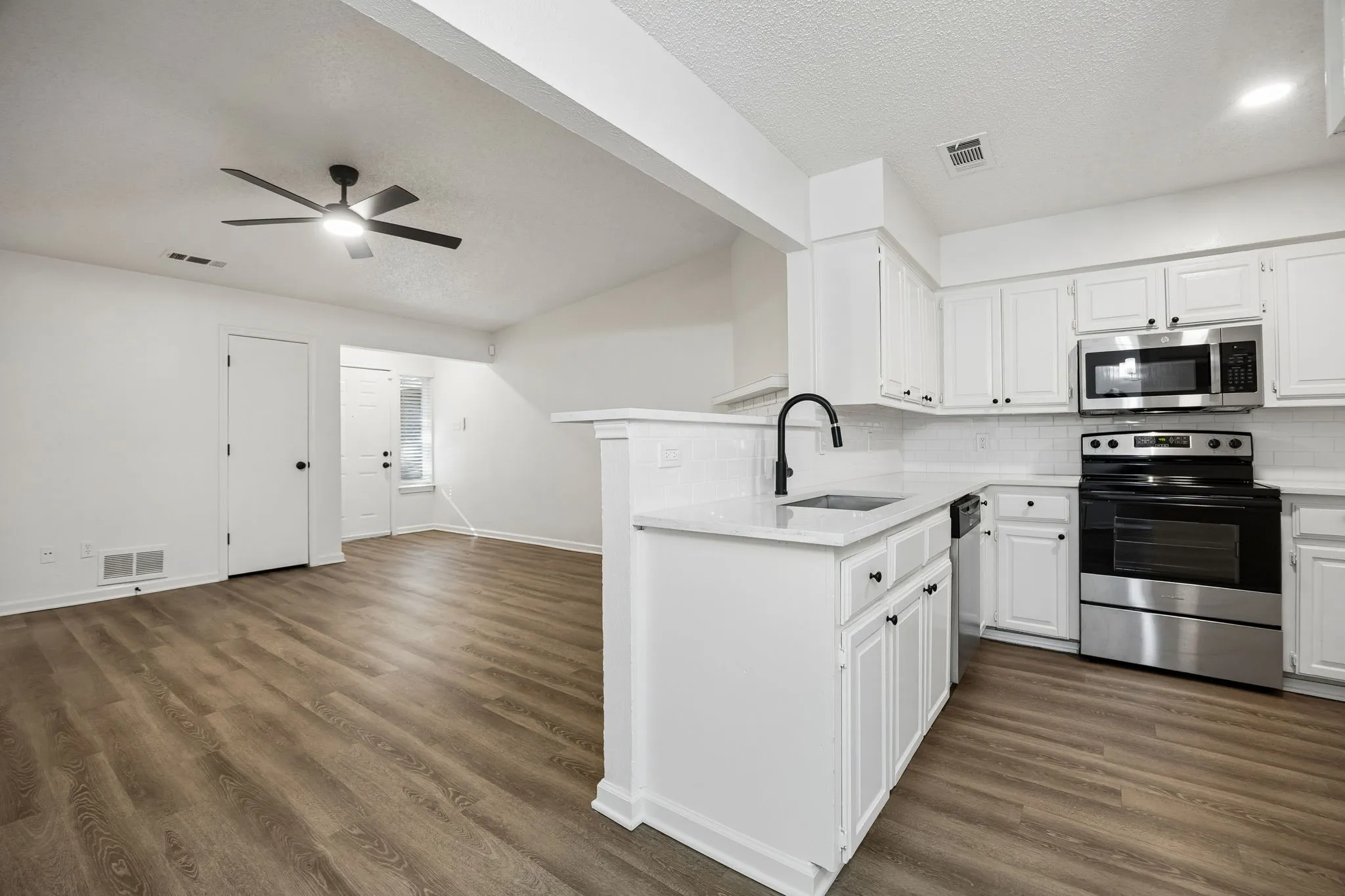 Duplex For Sale in Dallas County , 4733-4735 Berridge Lane, Dallas, Texas 75227, 6 Bedroom, 4 Bathroom, 4 Garage spaces, 0 Sqft, built in 1984, mls#21396749, Real Estate Agent in Dallas, Homes For Sale in Dallas county, Homes For Sale in Dallas, Realtor in Dallas Texas, Real Estate Brokerage Independent Realty Texas, Luminita Cordes Realtor