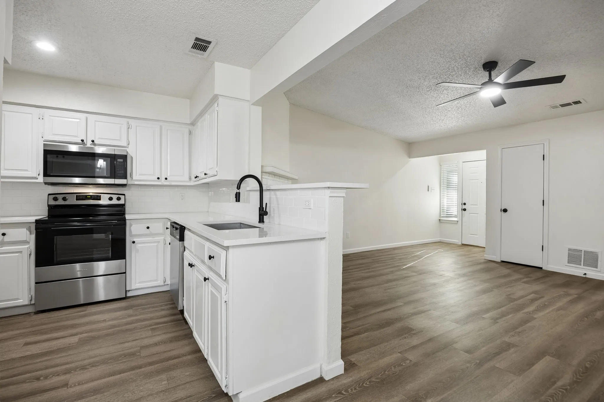 Duplex For Sale in Dallas County , 4733-4735 Berridge Lane, Dallas, Texas 75227, 6 Bedroom, 4 Bathroom, 4 Garage spaces, 0 Sqft, built in 1984, mls#21396749, Real Estate Agent in Dallas, Homes For Sale in Dallas county, Homes For Sale in Dallas, Realtor in Dallas Texas, Real Estate Brokerage Independent Realty Texas, Luminita Cordes Realtor