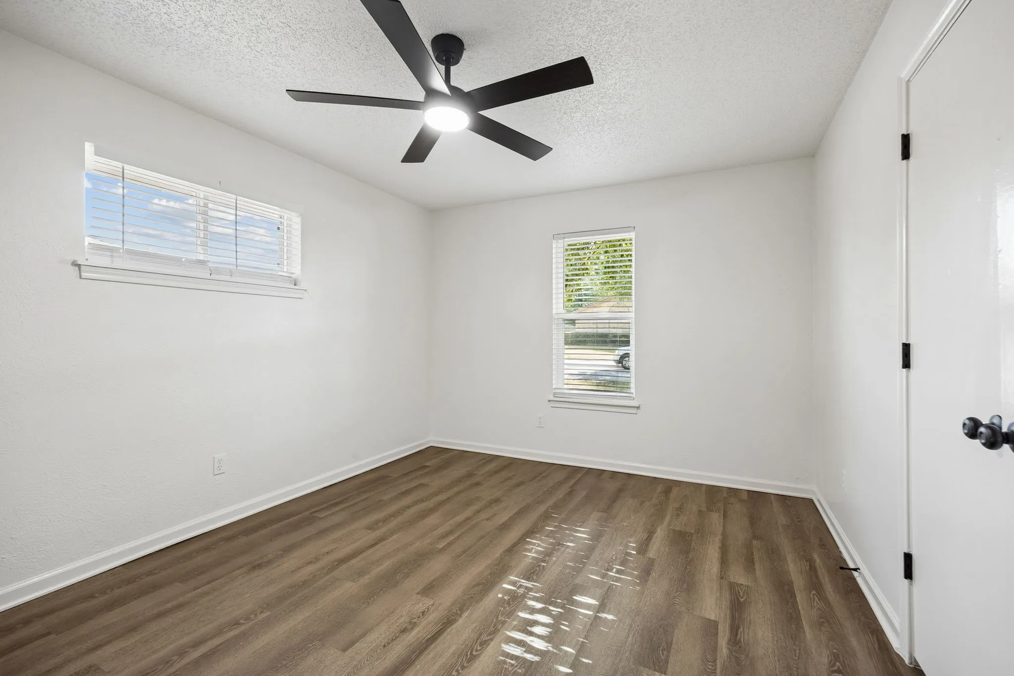 Duplex For Sale in Dallas County , 4733-4735 Berridge Lane, Dallas, Texas 75227, 6 Bedroom, 4 Bathroom, 4 Garage spaces, 0 Sqft, built in 1984, mls#21396749, Real Estate Agent in Dallas, Homes For Sale in Dallas county, Homes For Sale in Dallas, Realtor in Dallas Texas, Real Estate Brokerage Independent Realty Texas, Luminita Cordes Realtor