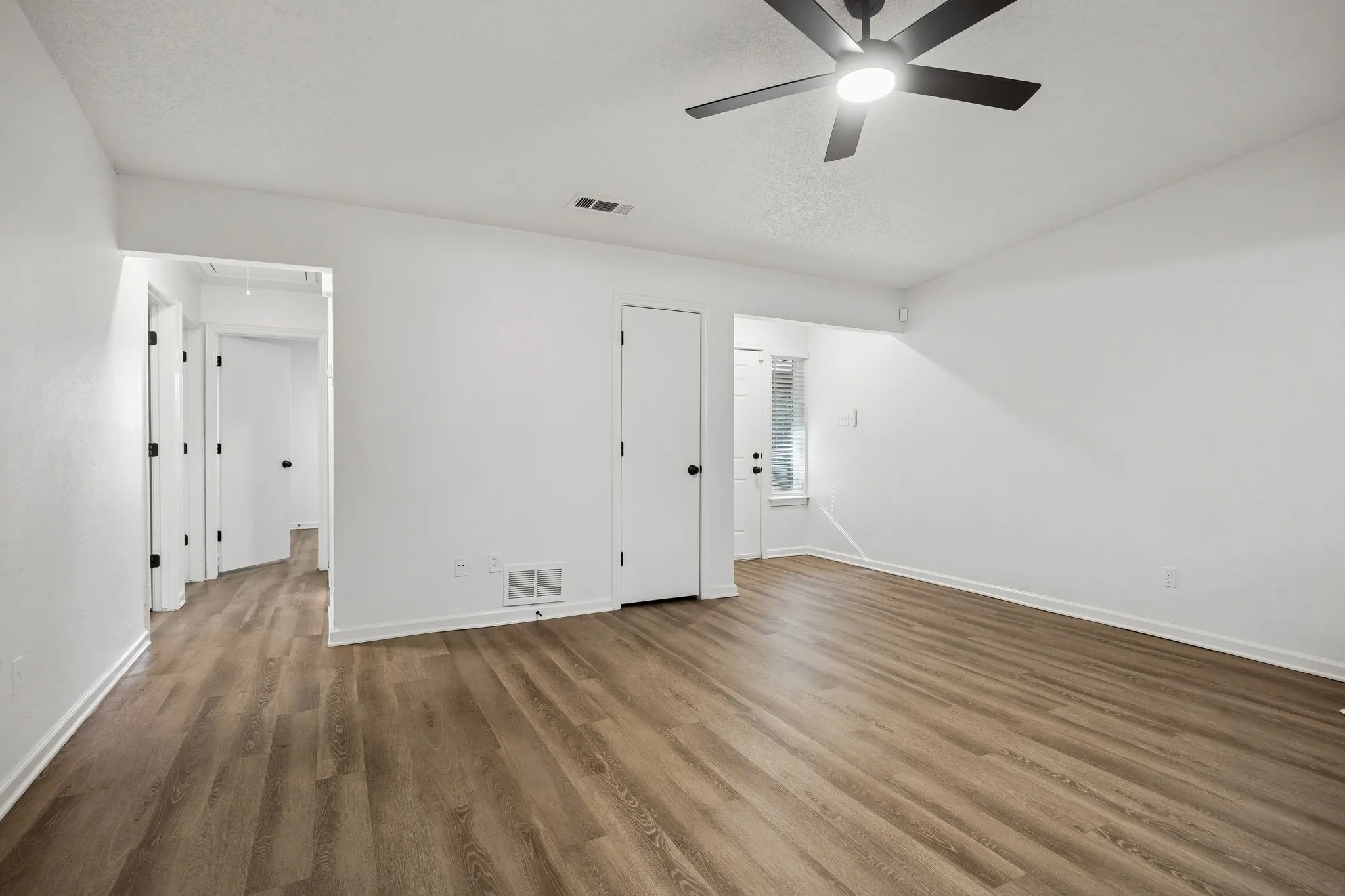 Duplex For Sale in Dallas County , 4733-4735 Berridge Lane, Dallas, Texas 75227, 6 Bedroom, 4 Bathroom, 4 Garage spaces, 0 Sqft, built in 1984, mls#21396749, Real Estate Agent in Dallas, Homes For Sale in Dallas county, Homes For Sale in Dallas, Realtor in Dallas Texas, Real Estate Brokerage Independent Realty Texas, Luminita Cordes Realtor