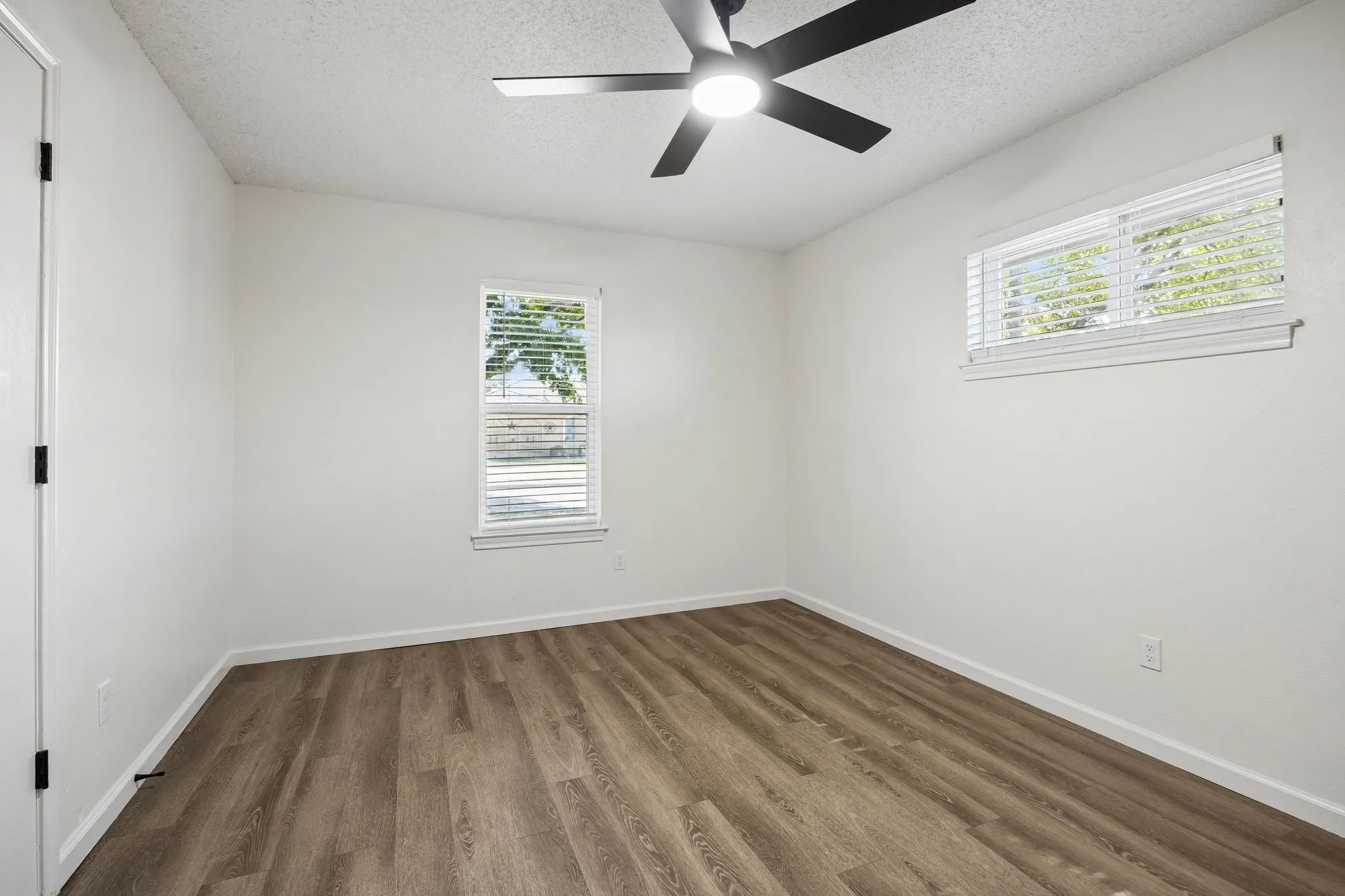 Duplex For Sale in Dallas County , 4733-4735 Berridge Lane, Dallas, Texas 75227, 6 Bedroom, 4 Bathroom, 4 Garage spaces, 0 Sqft, built in 1984, mls#21396749, Real Estate Agent in Dallas, Homes For Sale in Dallas county, Homes For Sale in Dallas, Realtor in Dallas Texas, Real Estate Brokerage Independent Realty Texas, Luminita Cordes Realtor