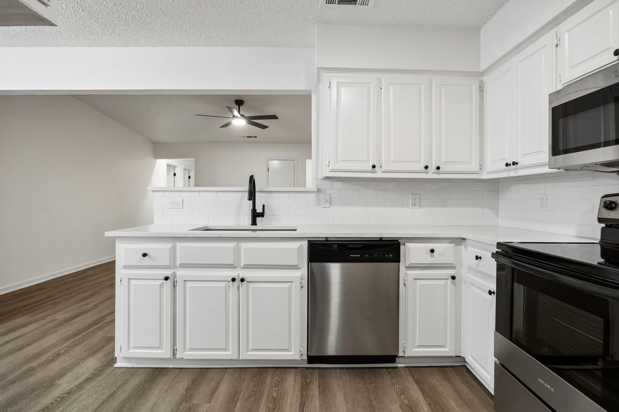 Duplex For Sale in Dallas County , 4733-4735 Berridge Lane, Dallas, Texas 75227, 6 Bedroom, 4 Bathroom, 4 Garage spaces, 0 Sqft, built in 1984, mls#21396749, Real Estate Agent in Dallas, Homes For Sale in Dallas county, Homes For Sale in Dallas, Realtor in Dallas Texas, Real Estate Brokerage Independent Realty Texas, Luminita Cordes Realtor