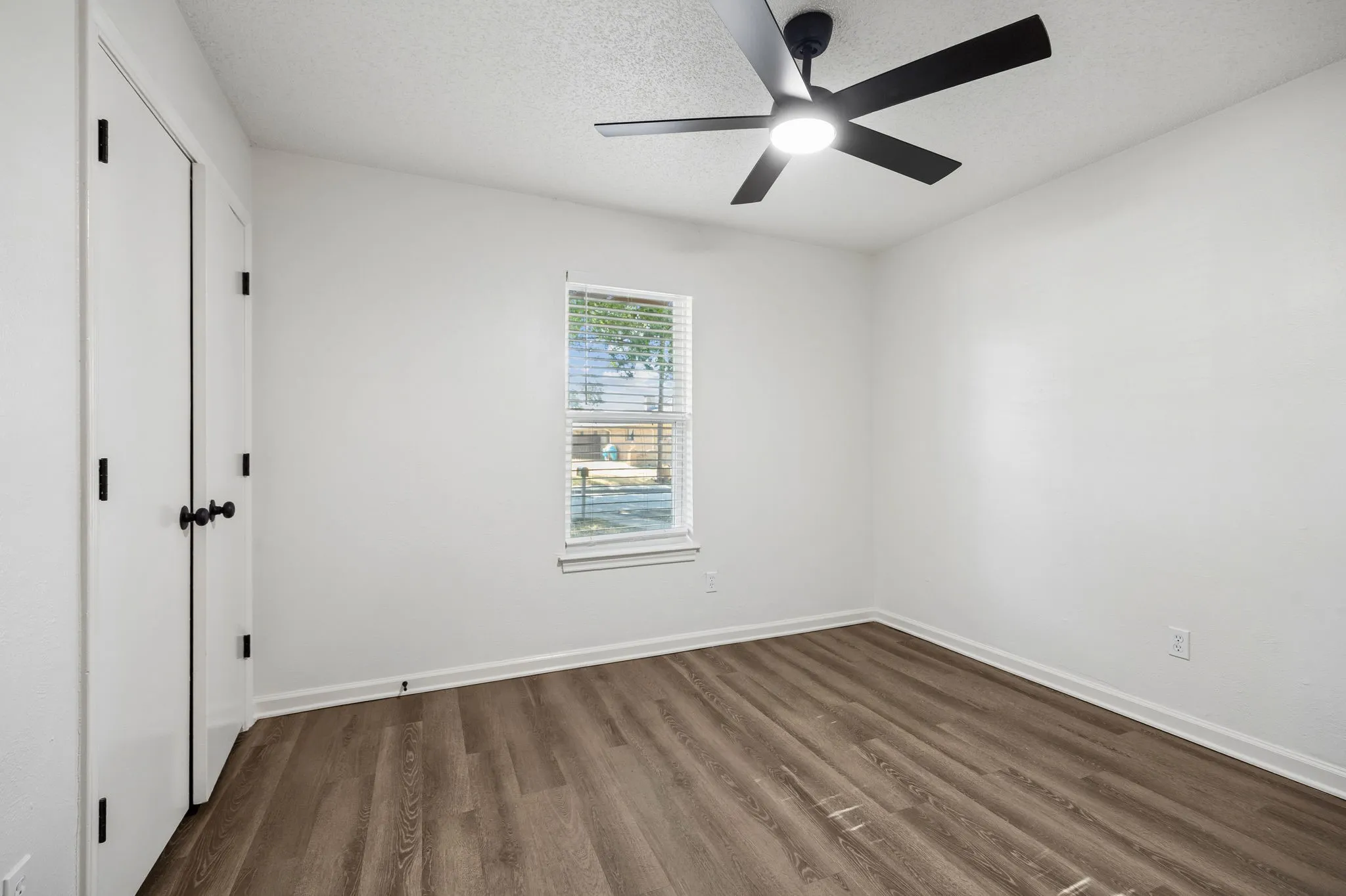 Duplex For Sale in Dallas County , 4733-4735 Berridge Lane, Dallas, Texas 75227, 6 Bedroom, 4 Bathroom, 4 Garage spaces, 0 Sqft, built in 1984, mls#21396749, Real Estate Agent in Dallas, Homes For Sale in Dallas county, Homes For Sale in Dallas, Realtor in Dallas Texas, Real Estate Brokerage Independent Realty Texas, Luminita Cordes Realtor