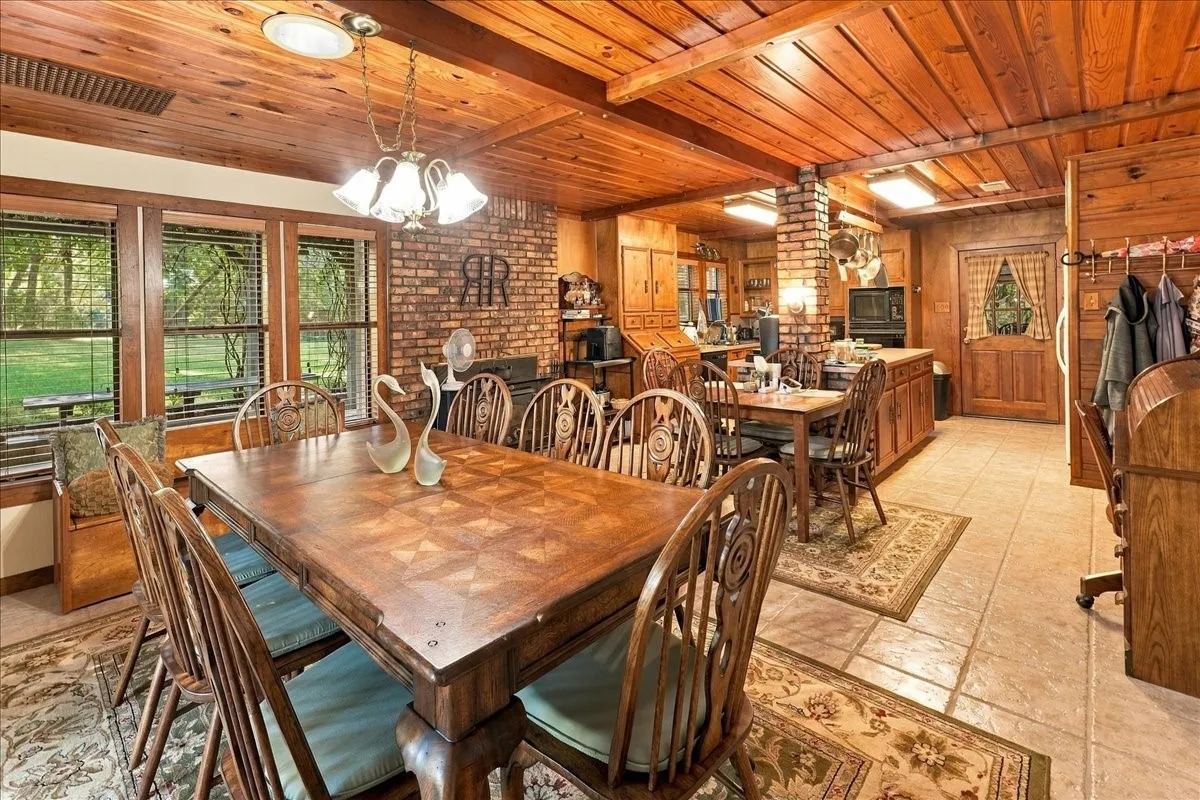 Single Family Residence For Sale in Wood County , 1135 County Road 2332, Mineola, Texas 75773, 4 Bedroom, 2 Bathroom, 4 Garage spaces, 3,065 Sqft, built in 1984, mls#21395079, Real Estate Agent in Mineola, Homes For Sale in Wood county, Homes For Sale in Mineola, Realtor in Mineola Texas, Real Estate Brokerage Independent Realty Texas, Luminita Cordes Realtor