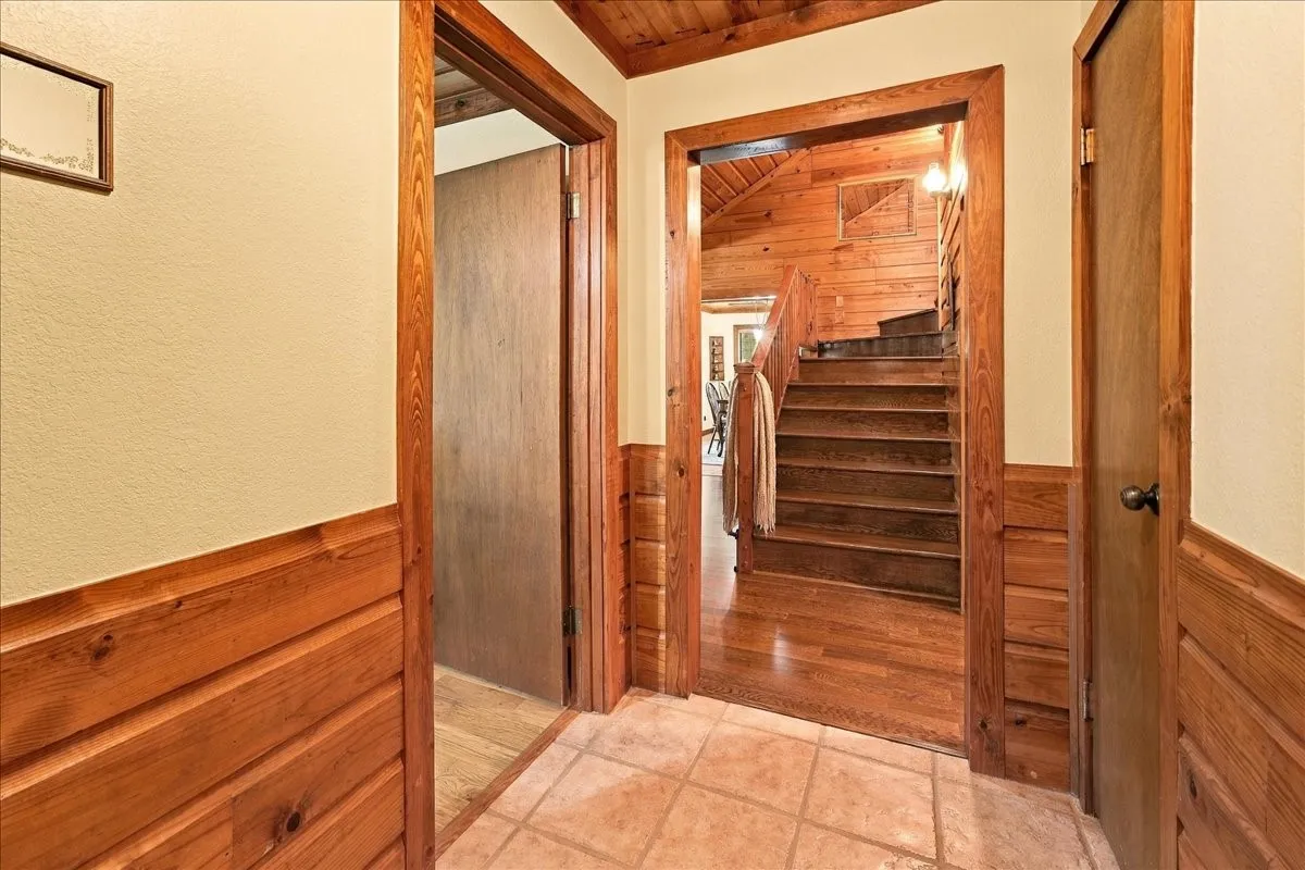 Single Family Residence For Sale in Wood County , 1135 County Road 2332, Mineola, Texas 75773, 4 Bedroom, 2 Bathroom, 4 Garage spaces, 3,065 Sqft, built in 1984, mls#21395079, Real Estate Agent in Mineola, Homes For Sale in Wood county, Homes For Sale in Mineola, Realtor in Mineola Texas, Real Estate Brokerage Independent Realty Texas, Luminita Cordes Realtor