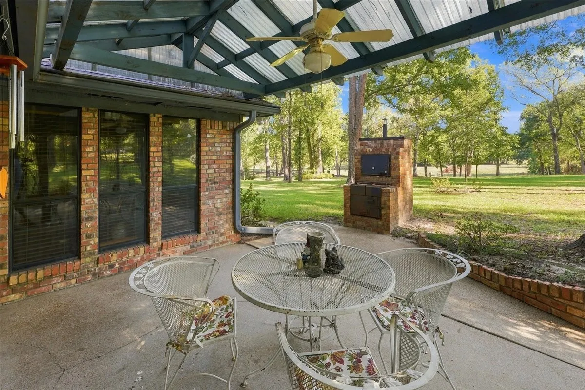 Single Family Residence For Sale in Wood County , 1135 County Road 2332, Mineola, Texas 75773, 4 Bedroom, 2 Bathroom, 4 Garage spaces, 3,065 Sqft, built in 1984, mls#21395079, Real Estate Agent in Mineola, Homes For Sale in Wood county, Homes For Sale in Mineola, Realtor in Mineola Texas, Real Estate Brokerage Independent Realty Texas, Luminita Cordes Realtor