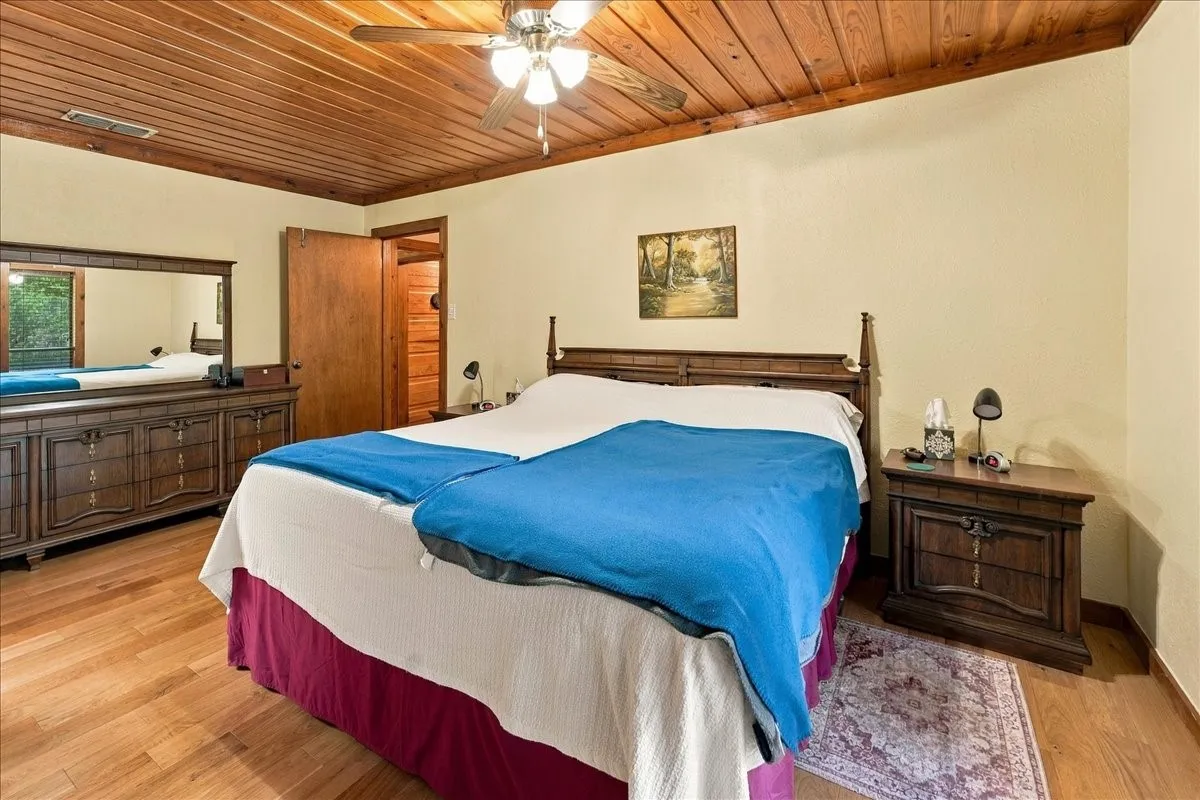 Single Family Residence For Sale in Wood County , 1135 County Road 2332, Mineola, Texas 75773, 4 Bedroom, 2 Bathroom, 4 Garage spaces, 3,065 Sqft, built in 1984, mls#21395079, Real Estate Agent in Mineola, Homes For Sale in Wood county, Homes For Sale in Mineola, Realtor in Mineola Texas, Real Estate Brokerage Independent Realty Texas, Luminita Cordes Realtor