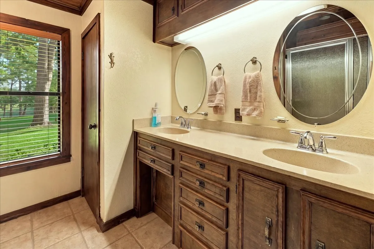 Single Family Residence For Sale in Wood County , 1135 County Road 2332, Mineola, Texas 75773, 4 Bedroom, 2 Bathroom, 4 Garage spaces, 3,065 Sqft, built in 1984, mls#21395079, Real Estate Agent in Mineola, Homes For Sale in Wood county, Homes For Sale in Mineola, Realtor in Mineola Texas, Real Estate Brokerage Independent Realty Texas, Luminita Cordes Realtor