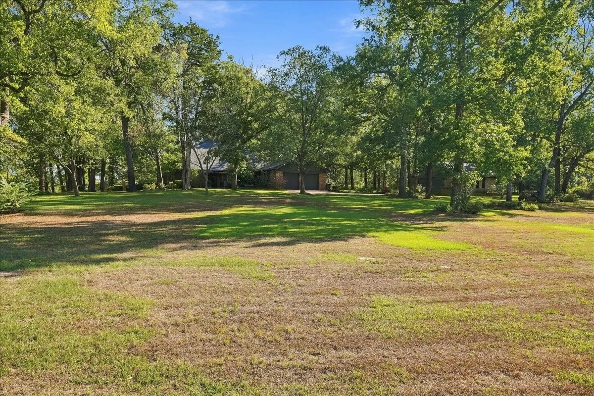 Single Family Residence For Sale in Wood County , 1135 County Road 2332, Mineola, Texas 75773, 4 Bedroom, 2 Bathroom, 4 Garage spaces, 3,065 Sqft, built in 1984, mls#21395079, Real Estate Agent in Mineola, Homes For Sale in Wood county, Homes For Sale in Mineola, Realtor in Mineola Texas, Real Estate Brokerage Independent Realty Texas, Luminita Cordes Realtor