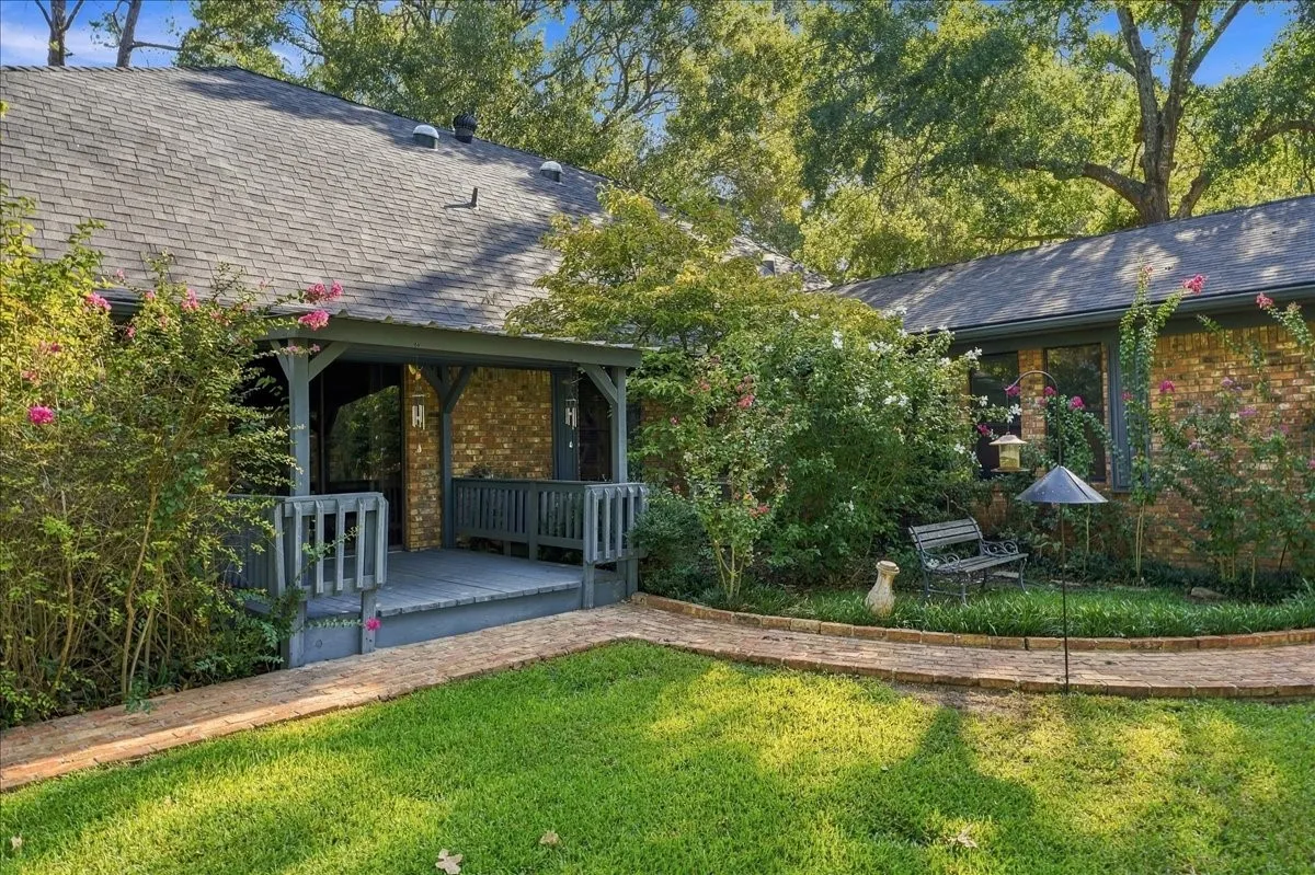 Single Family Residence For Sale in Wood County , 1135 County Road 2332, Mineola, Texas 75773, 4 Bedroom, 2 Bathroom, 4 Garage spaces, 3,065 Sqft, built in 1984, mls#21395079, Real Estate Agent in Mineola, Homes For Sale in Wood county, Homes For Sale in Mineola, Realtor in Mineola Texas, Real Estate Brokerage Independent Realty Texas, Luminita Cordes Realtor