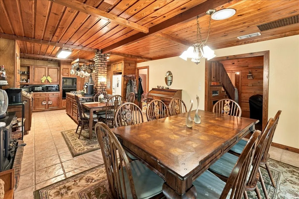 Single Family Residence For Sale in Wood County , 1135 County Road 2332, Mineola, Texas 75773, 4 Bedroom, 2 Bathroom, 4 Garage spaces, 3,065 Sqft, built in 1984, mls#21395079, Real Estate Agent in Mineola, Homes For Sale in Wood county, Homes For Sale in Mineola, Realtor in Mineola Texas, Real Estate Brokerage Independent Realty Texas, Luminita Cordes Realtor