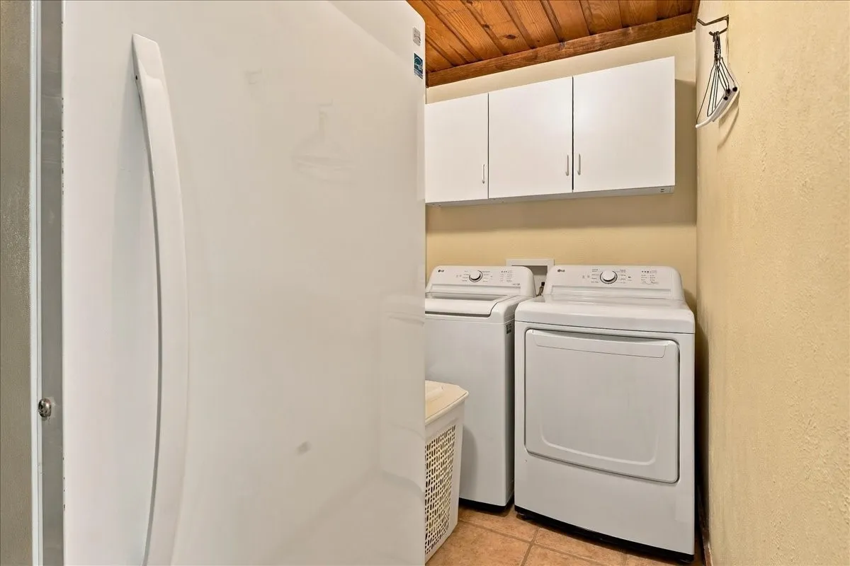 Single Family Residence For Sale in Wood County , 1135 County Road 2332, Mineola, Texas 75773, 4 Bedroom, 2 Bathroom, 4 Garage spaces, 3,065 Sqft, built in 1984, mls#21395079, Real Estate Agent in Mineola, Homes For Sale in Wood county, Homes For Sale in Mineola, Realtor in Mineola Texas, Real Estate Brokerage Independent Realty Texas, Luminita Cordes Realtor