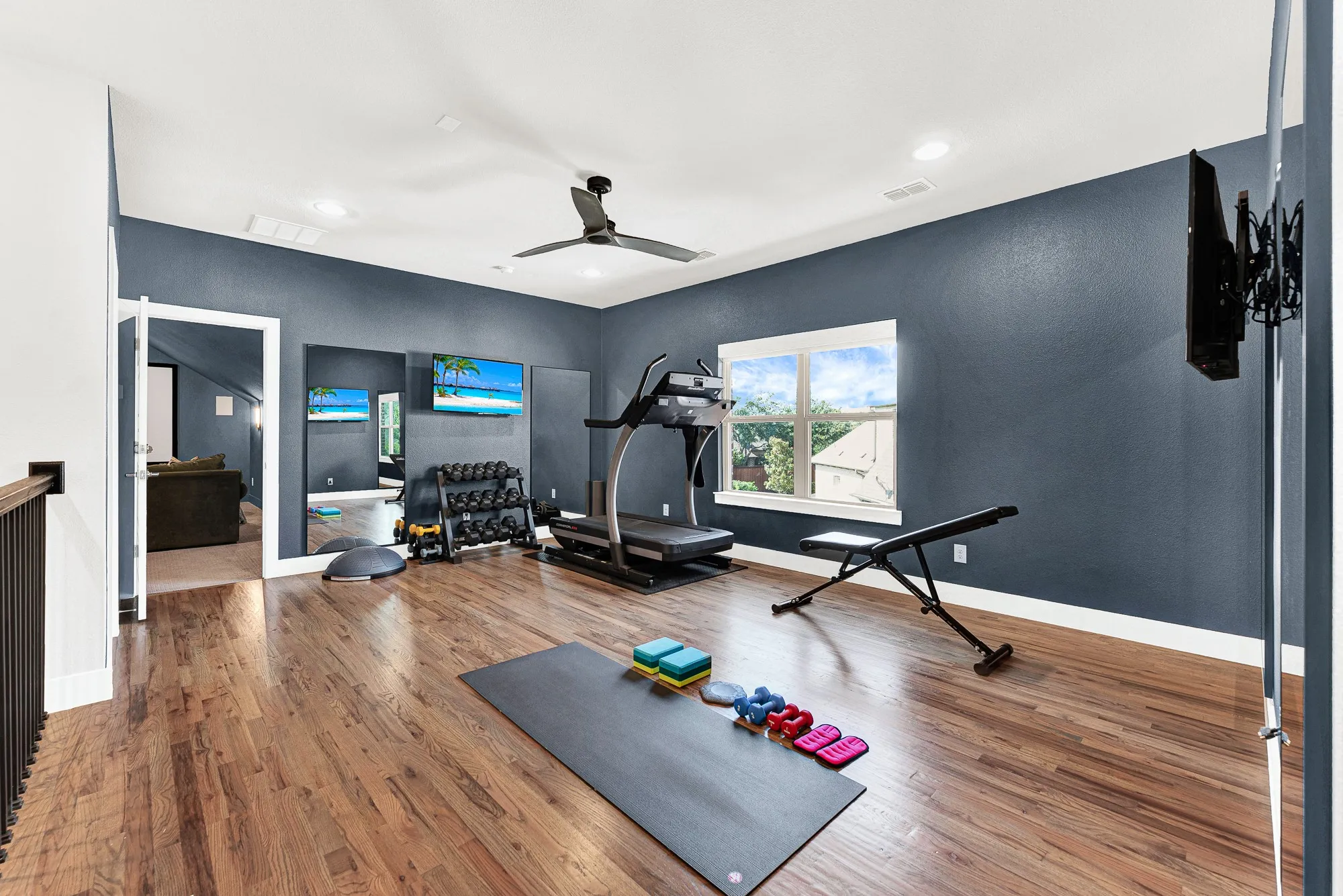 Single Family Residence For Sale in Collin County , 6749 Arbor Cove Drive, Frisco, Texas 75034, 3 Bedroom, 4 Bathroom, 2 Garage spaces, 4,038 Sqft, built in 2018, mls#21385669, Real Estate Agent in Frisco, Homes For Sale in Collin county, Homes For Sale in Frisco, Realtor in Frisco Texas, Real Estate Brokerage Independent Realty Texas, Luminita Cordes Realtor